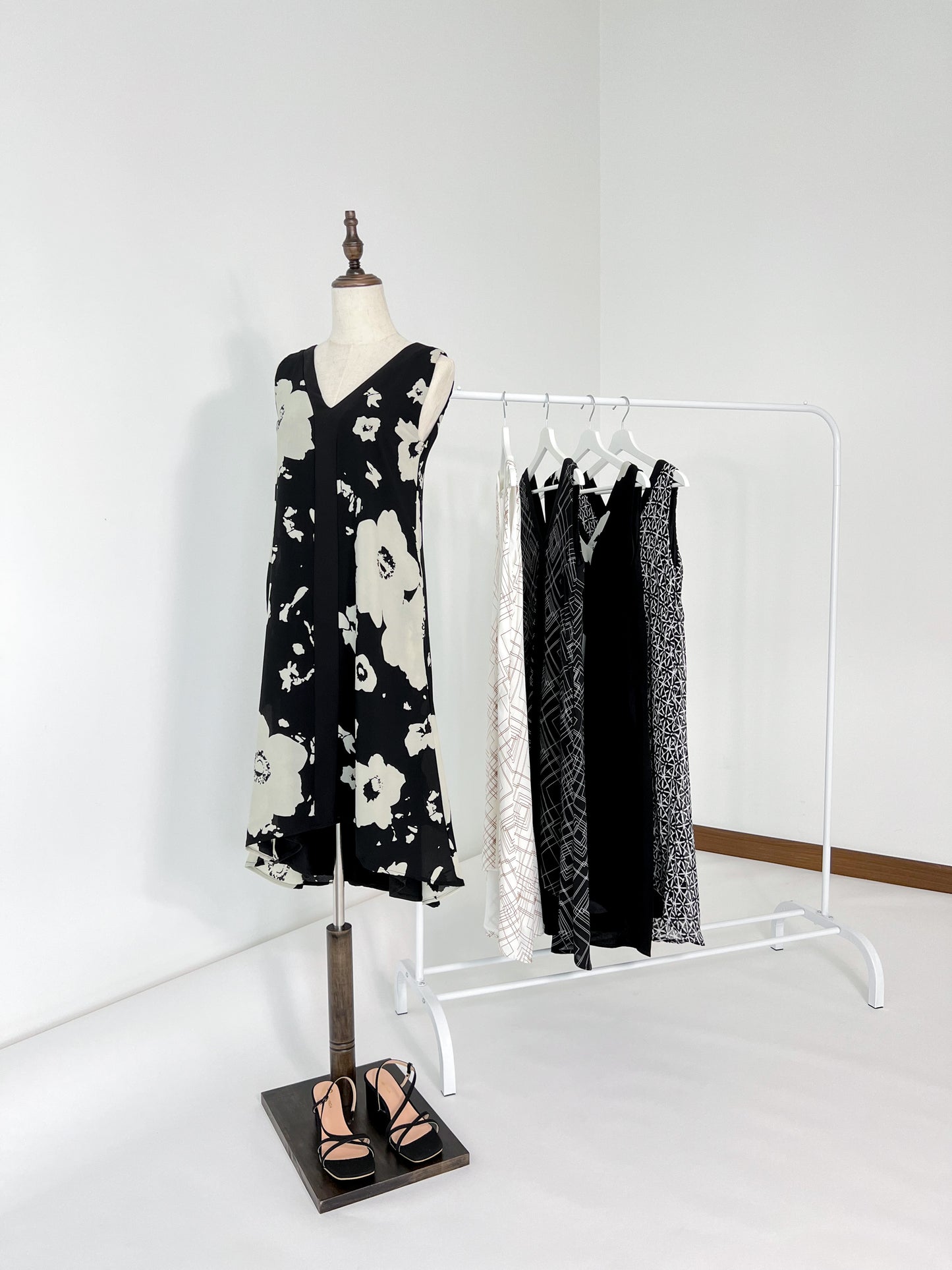 Rei Printed Shift Dress - Black