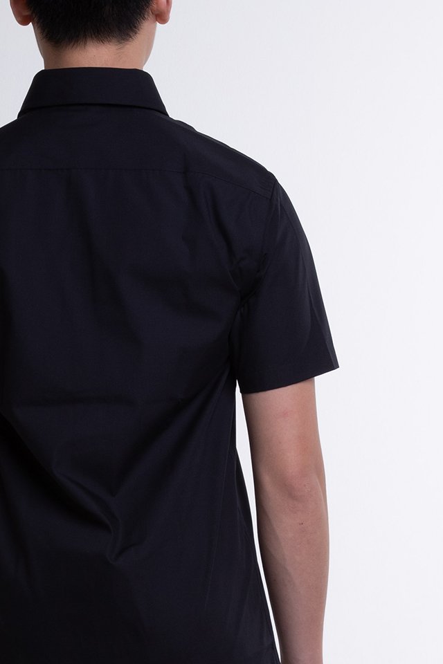 Men's Short Sleeve Shirt with Hidden Buttons (FHA-18110)
