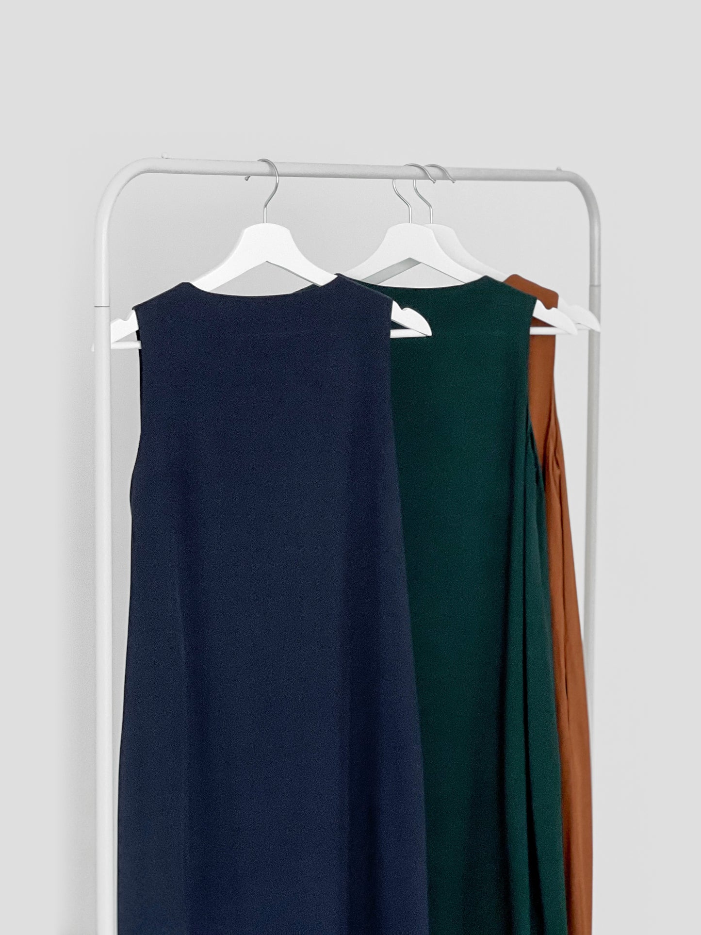 Huda V Cut Midi Dress - Rust