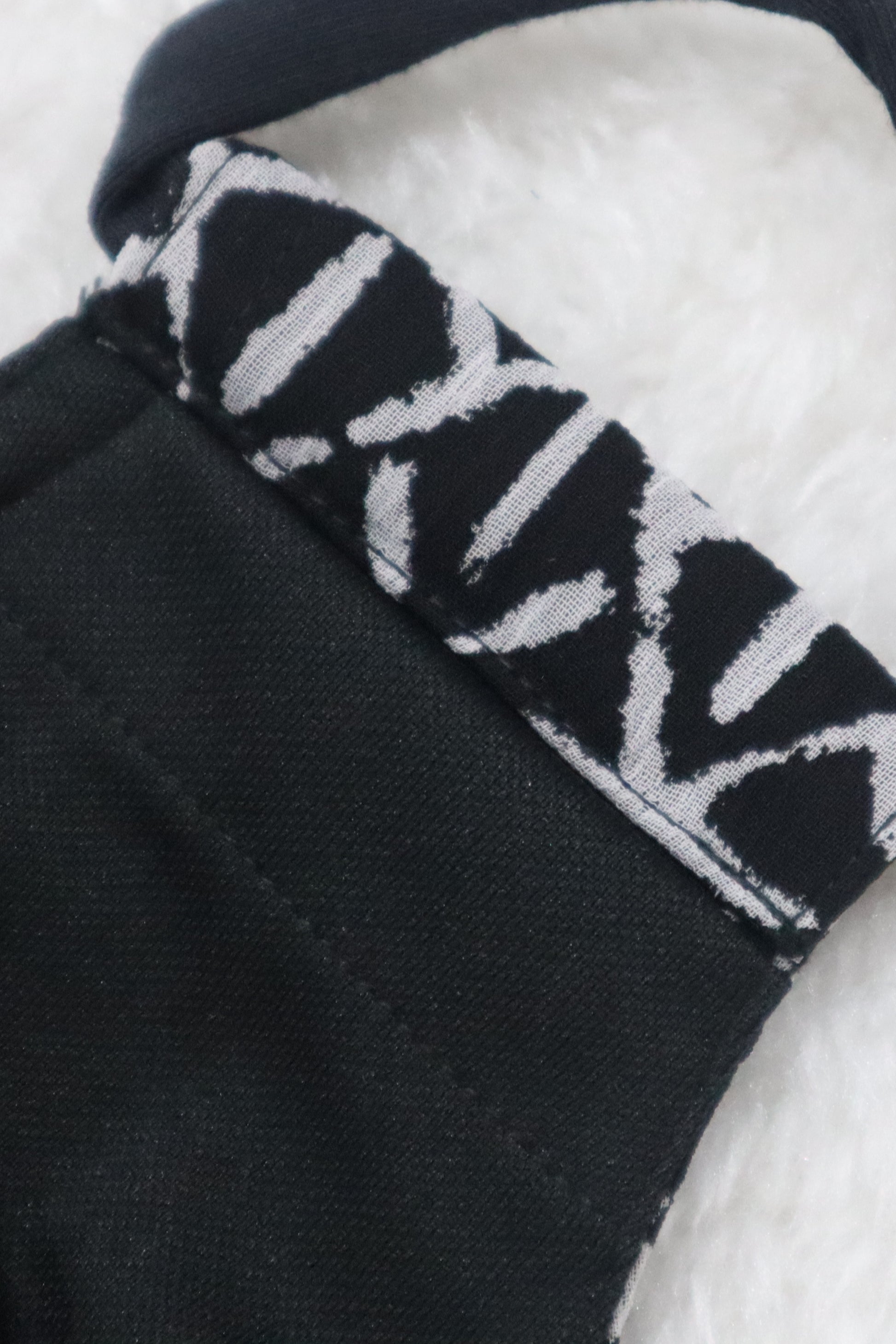 GEOM / BATIK BLACK