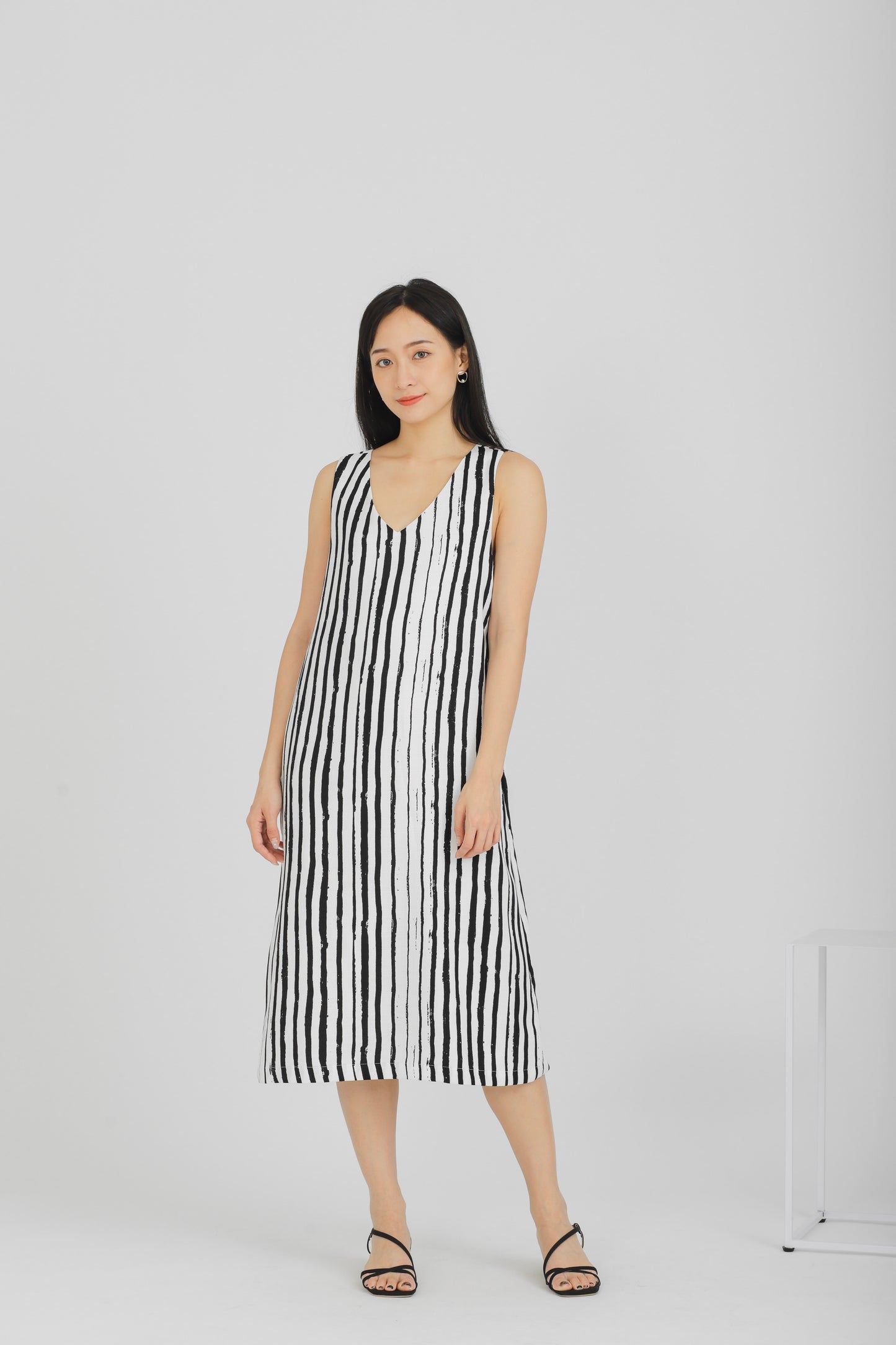 Aerilyn V Neck Shift Dress - Black