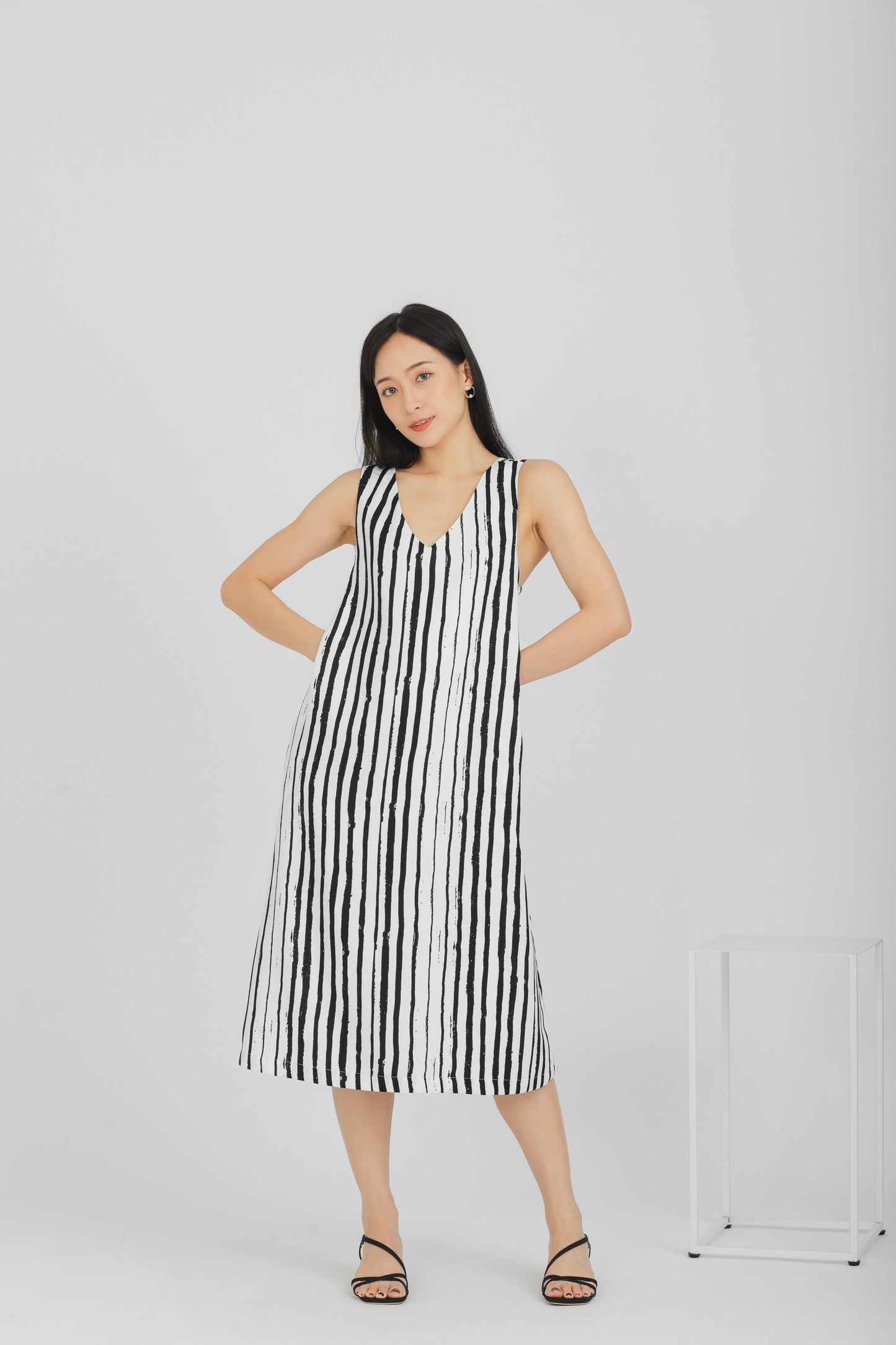 Aerilyn V Neck Shift Dress - Black