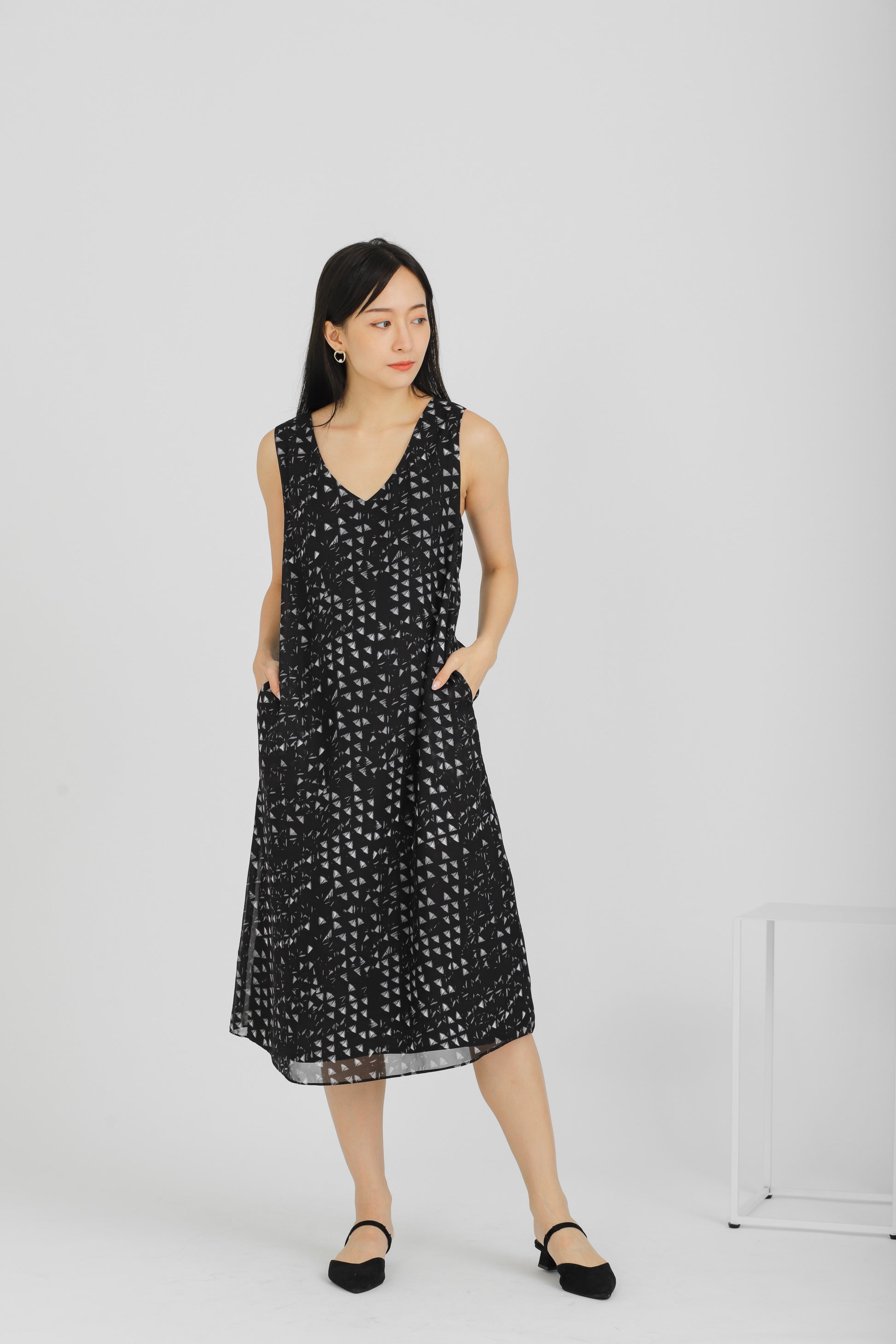 Aerilyn V Neck Shift Dress - Print