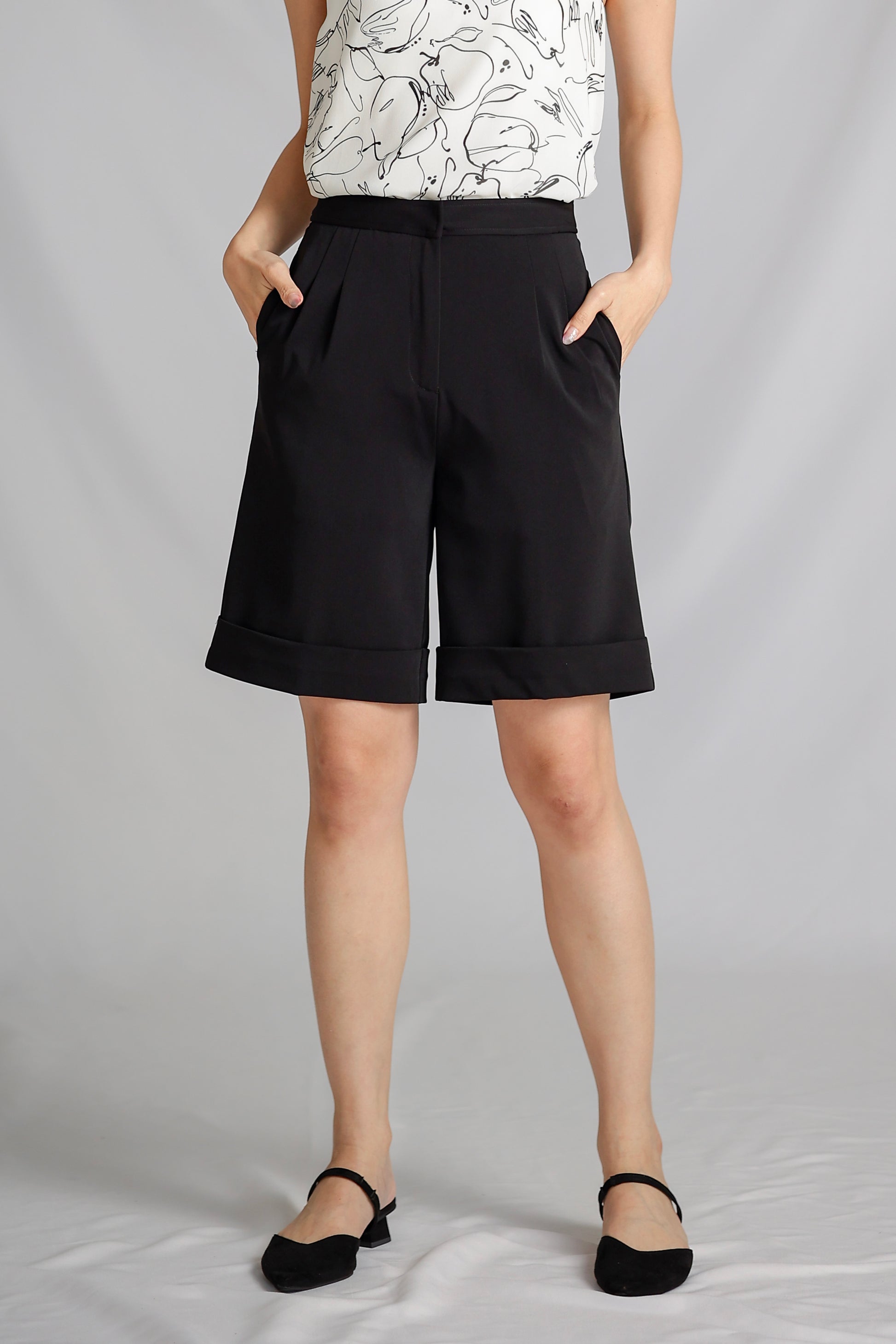 Catrin Bermuda Short - Black