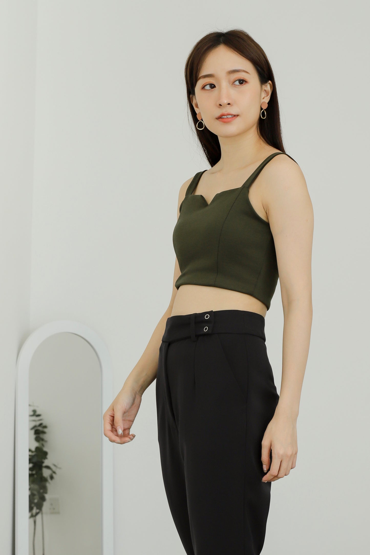Vera Cropped Tank Top - Olive