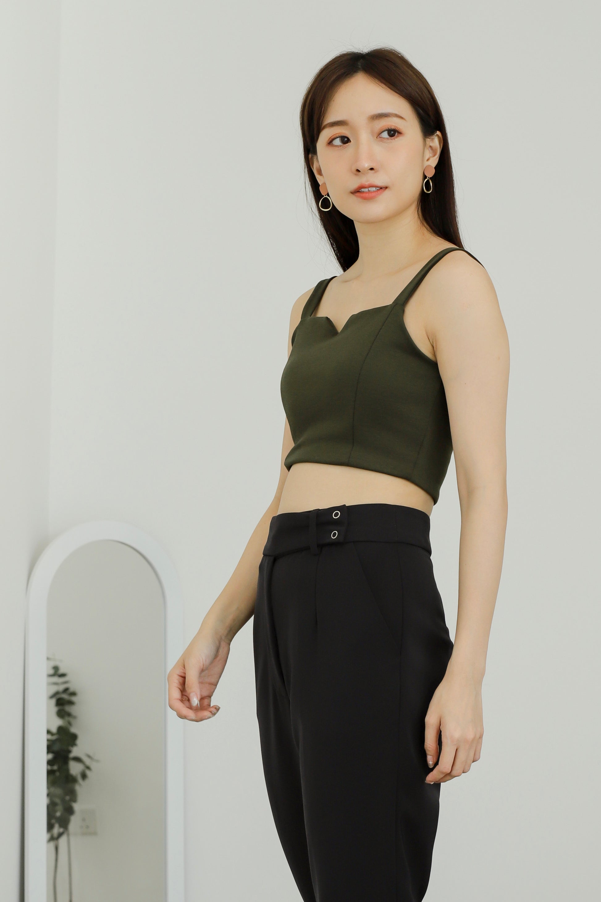 Vera Cropped Tank Top - Olive