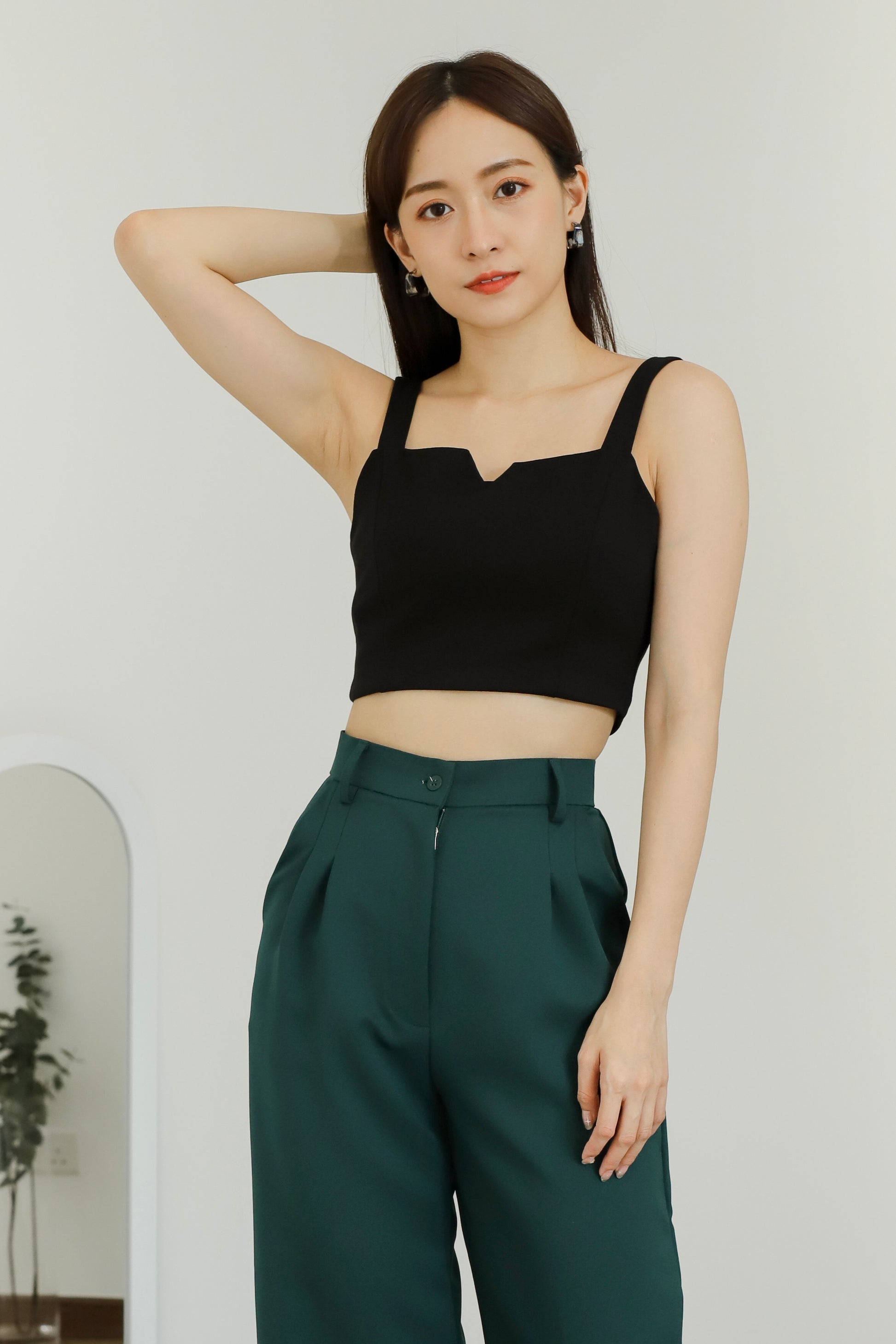 Vera Cropped Tank Top - Black