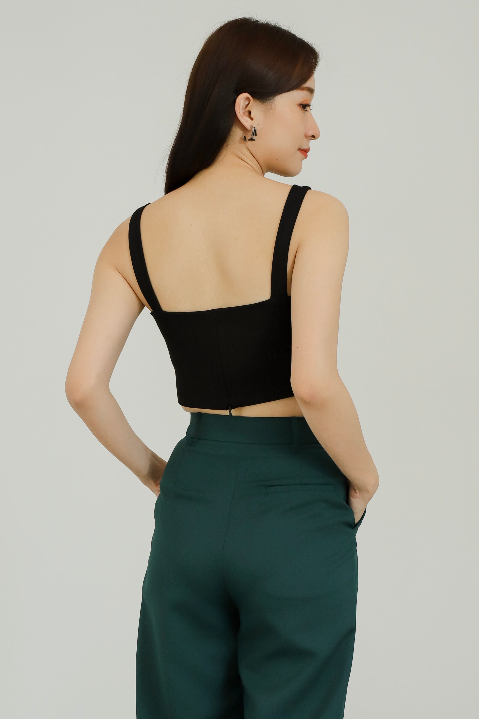Vera Cropped Tank Top - Black