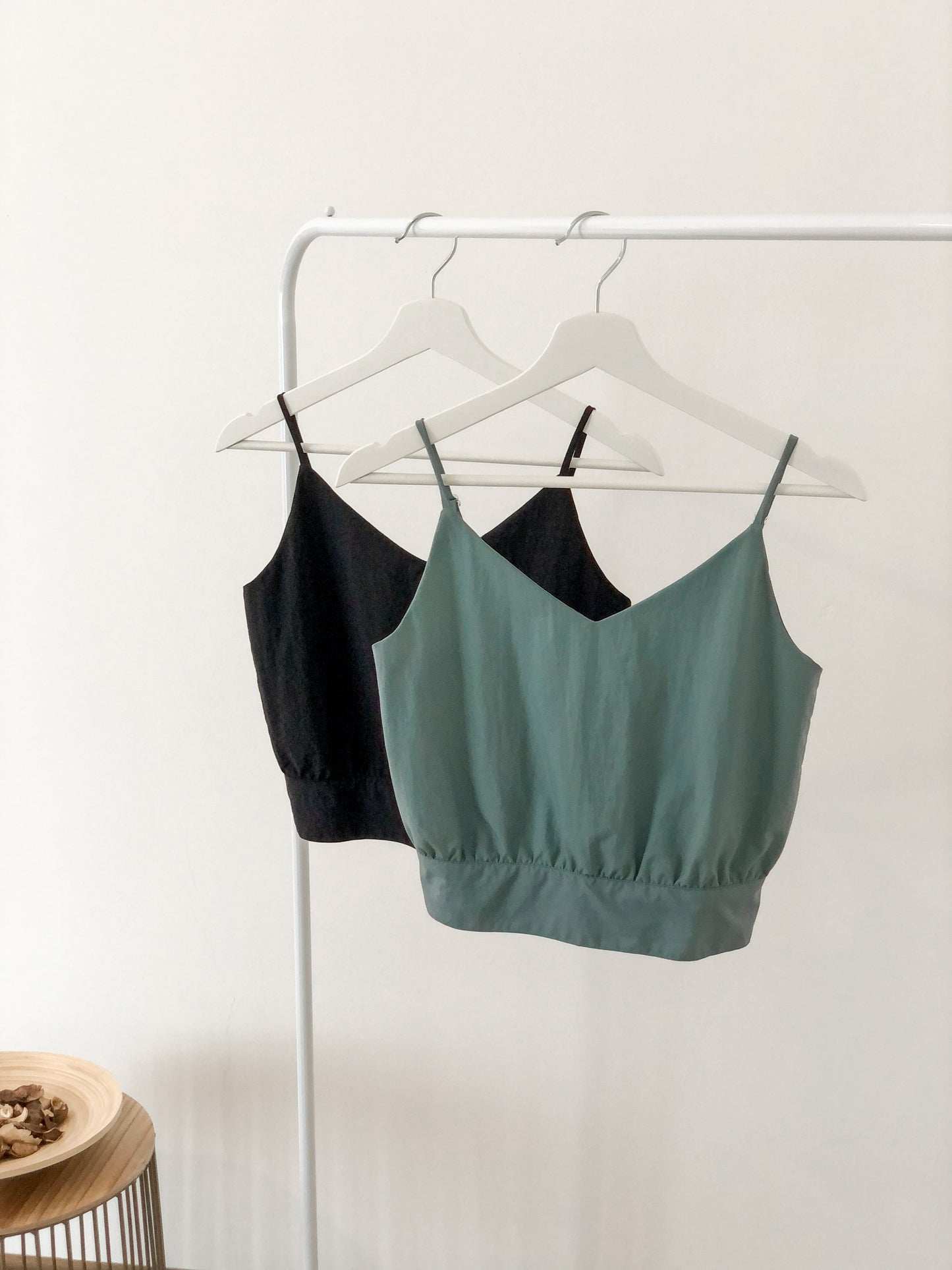 Avya Cami Cropped - Black