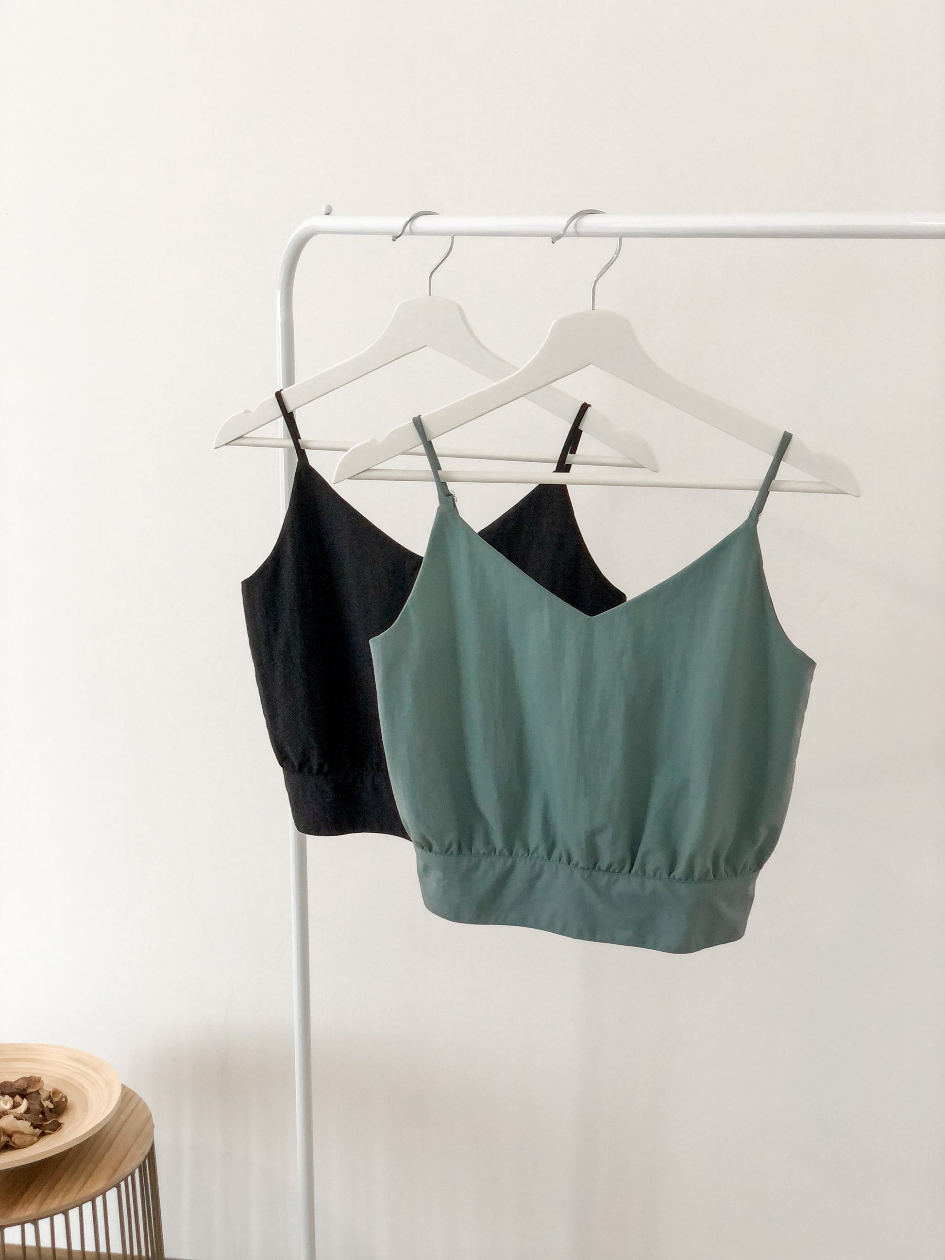 Avya Cami Cropped - Black