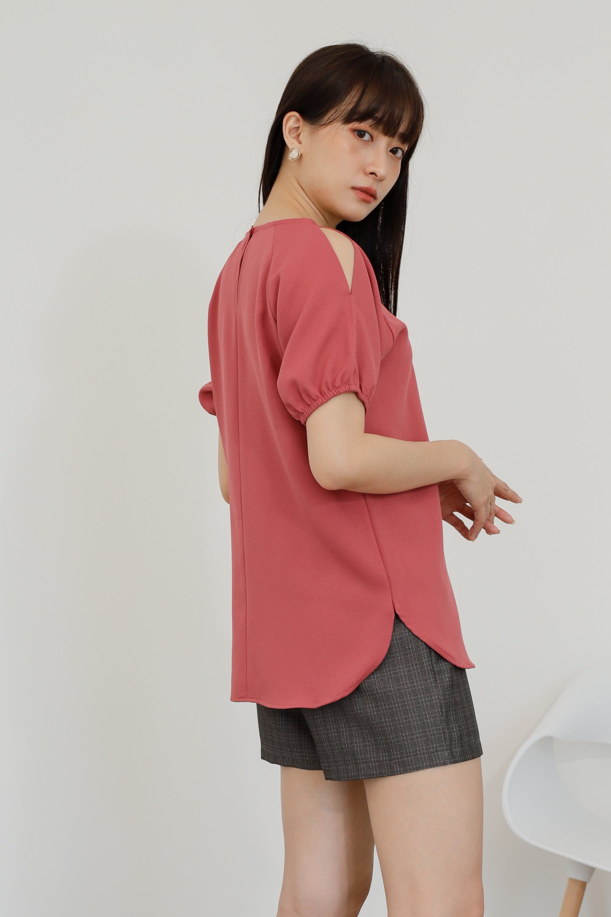Bevlyn Cold Shoulder Blouse - Blush