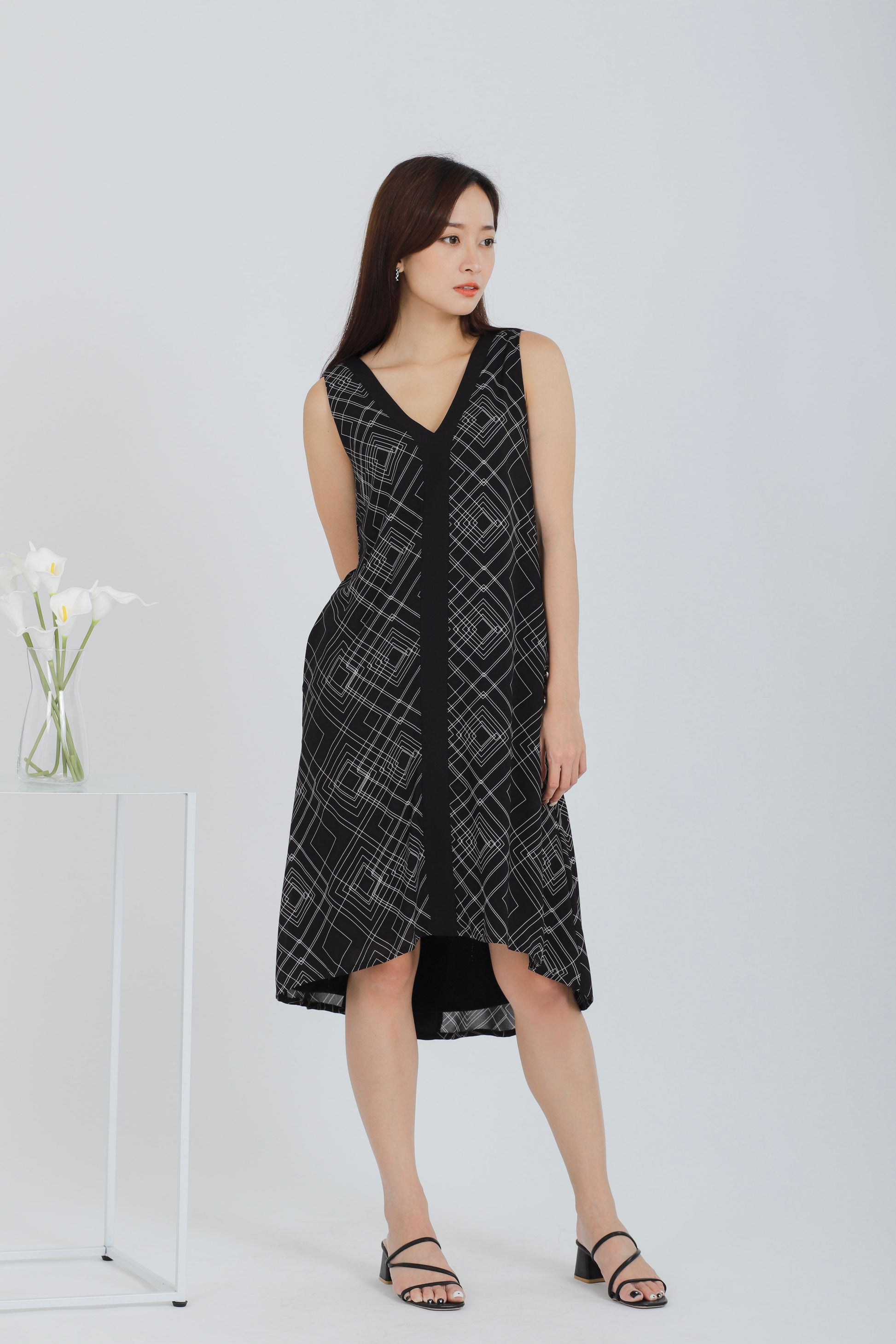 Rei Printed Shift Dress - Black Abstract