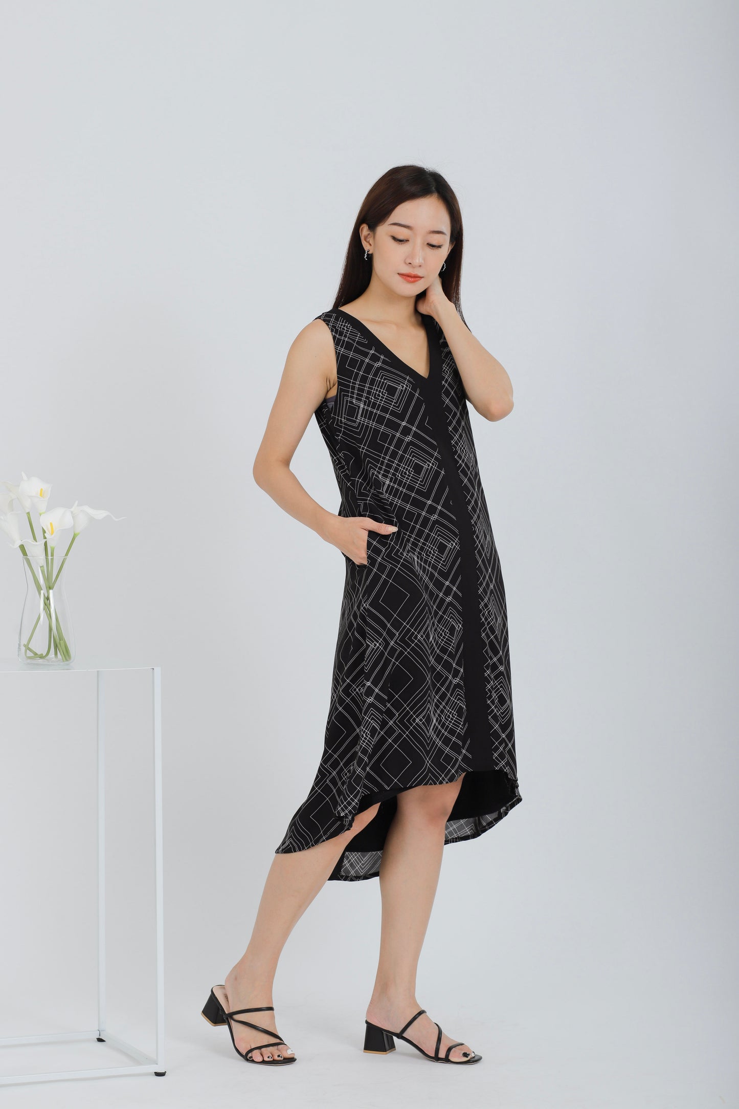 Rei Printed Shift Dress - Black Abstract