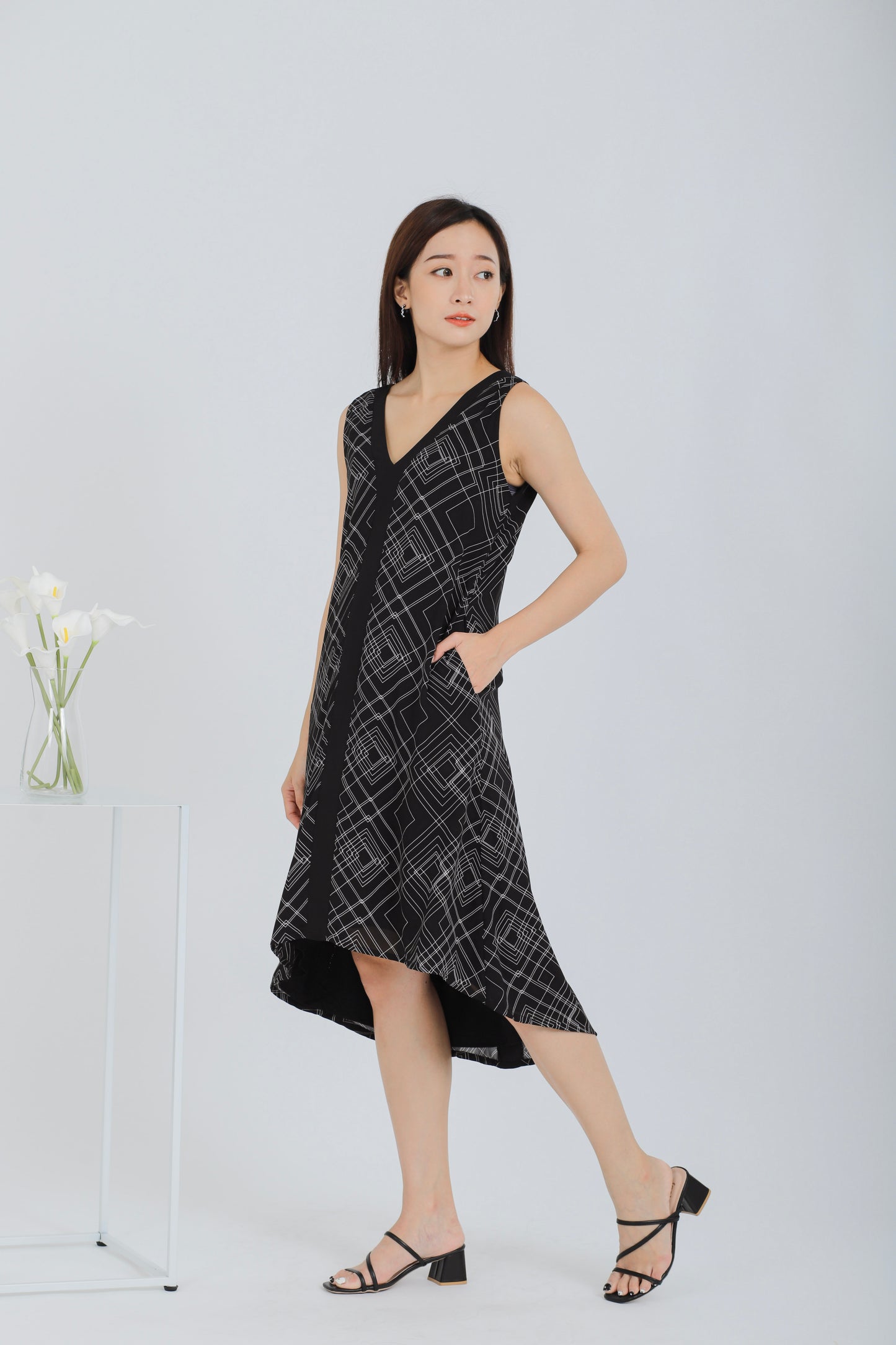 Rei Printed Shift Dress - Black Abstract