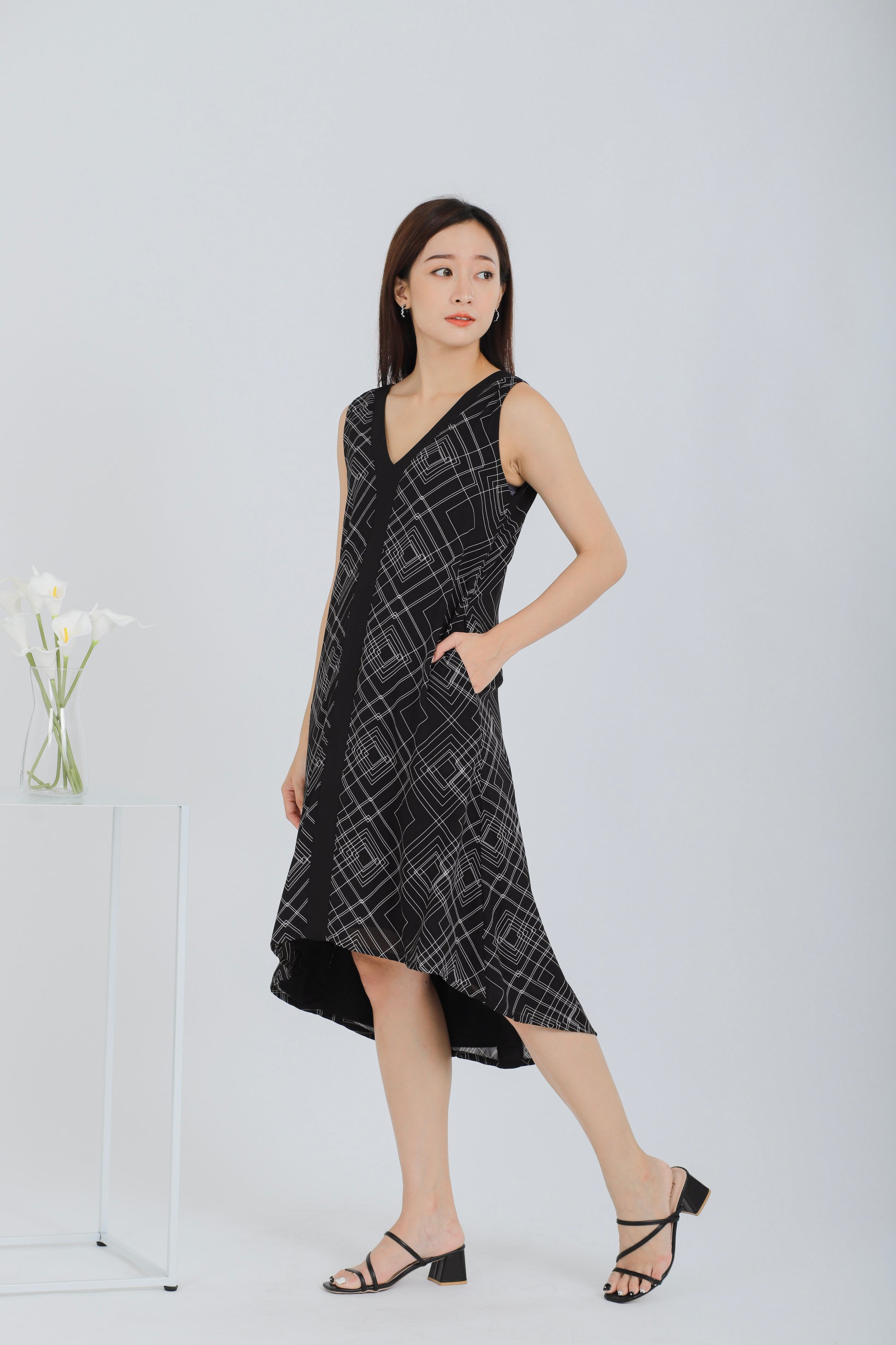Rei Printed Shift Dress - Black Abstract