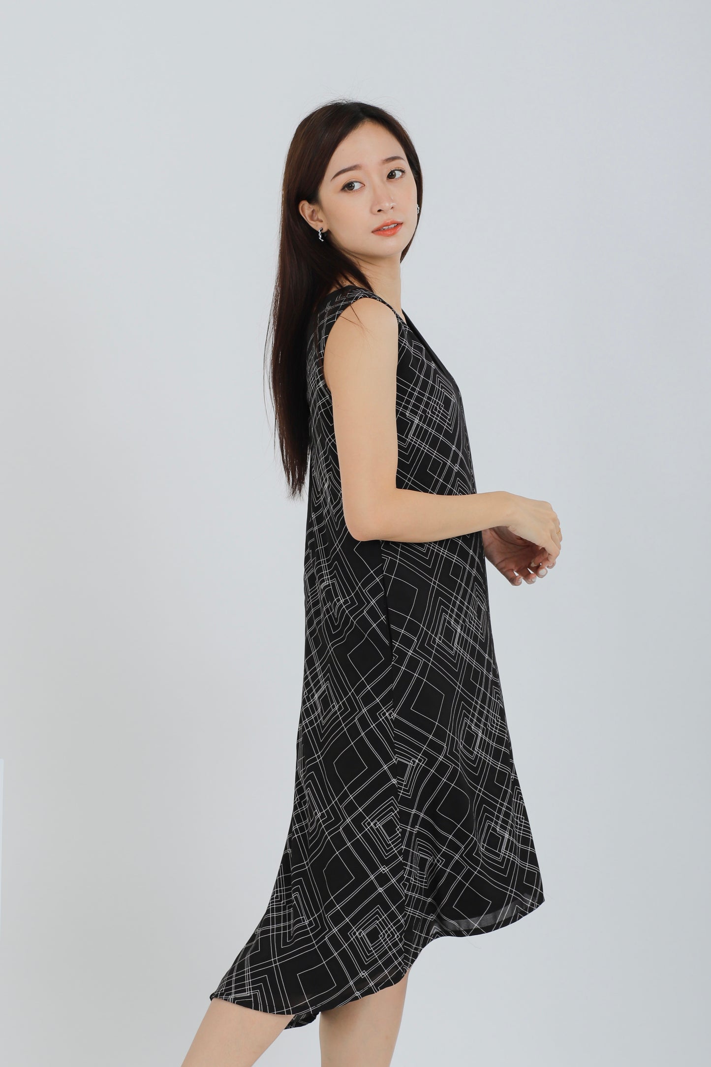 Rei Printed Shift Dress - Black Abstract