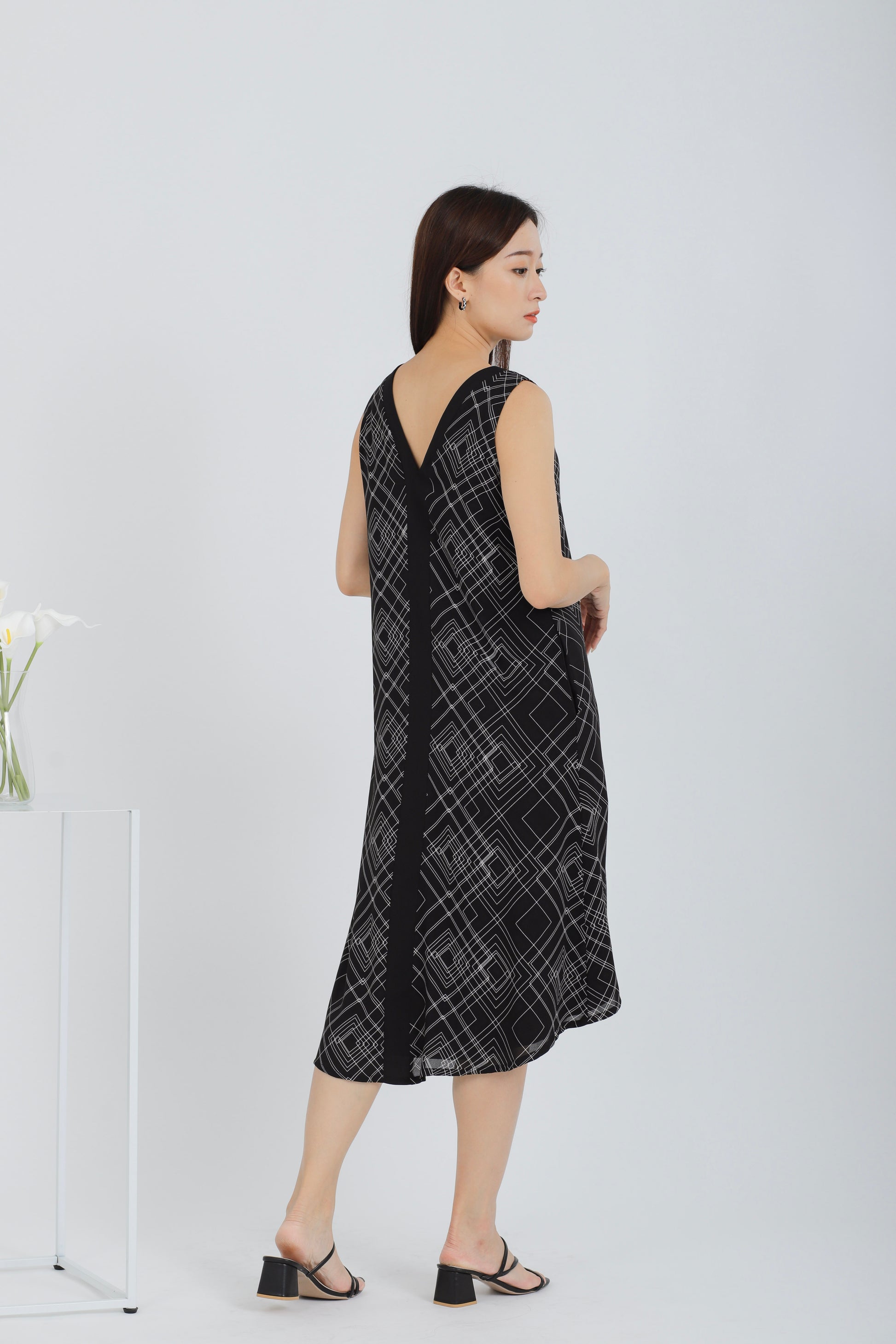 Rei Printed Shift Dress - Black Abstract
