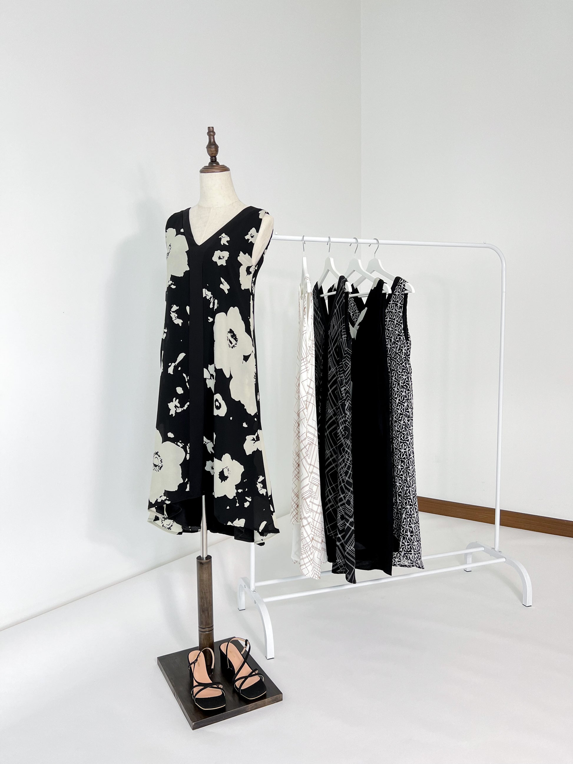 Rei Printed Shift Dress - Black