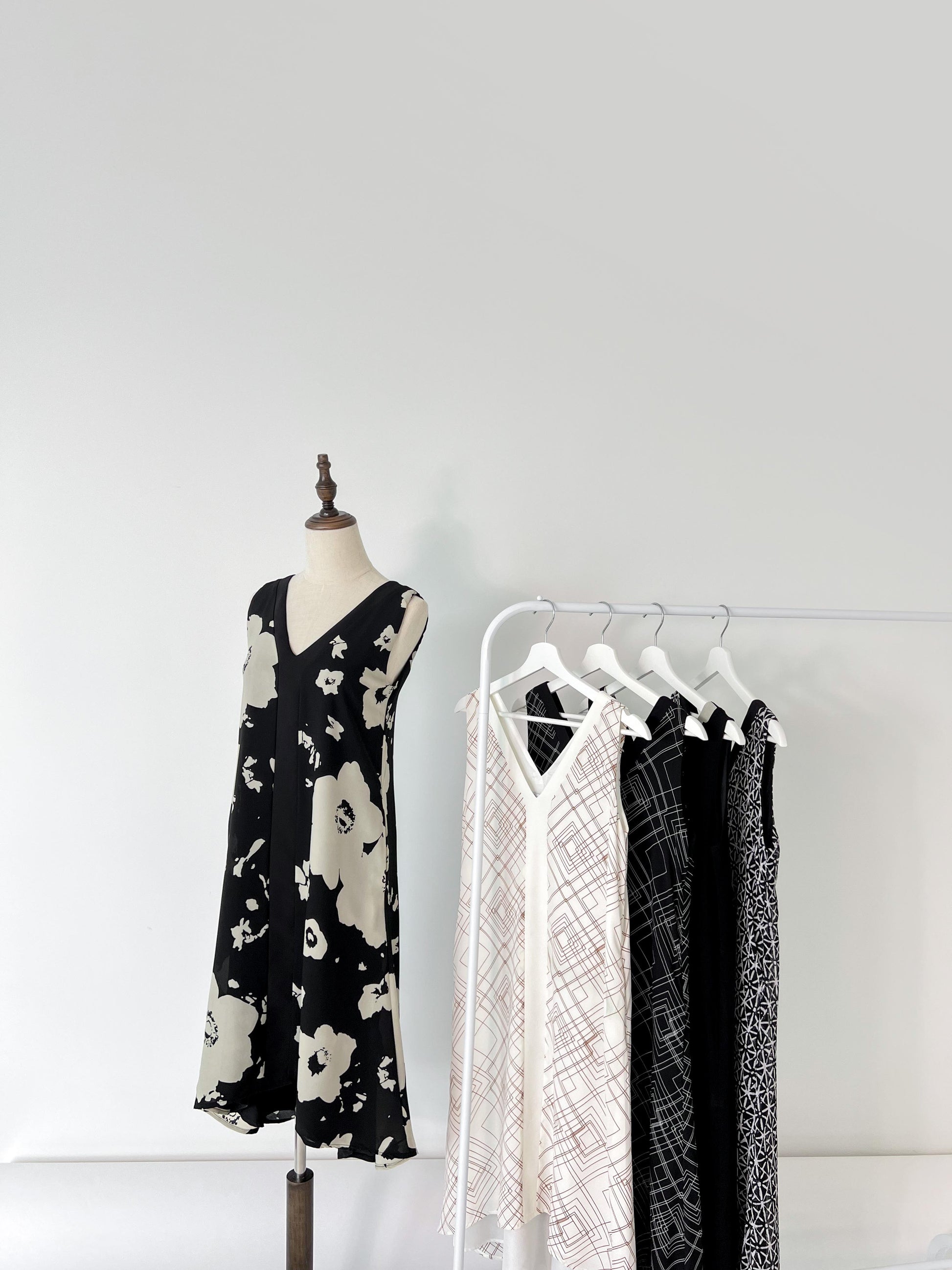 Rei Printed Shift Dress - Black Floral