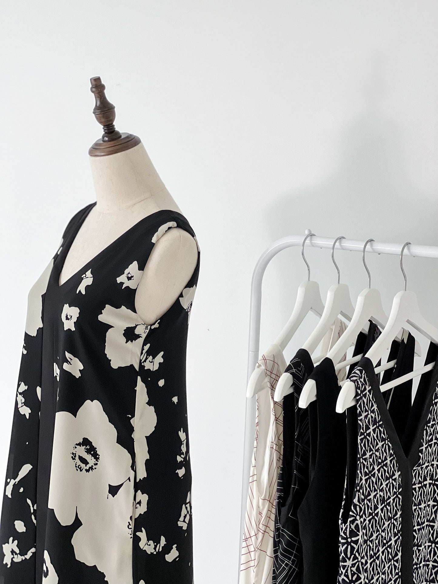 Rei Printed Shift Dress - Black Abstract