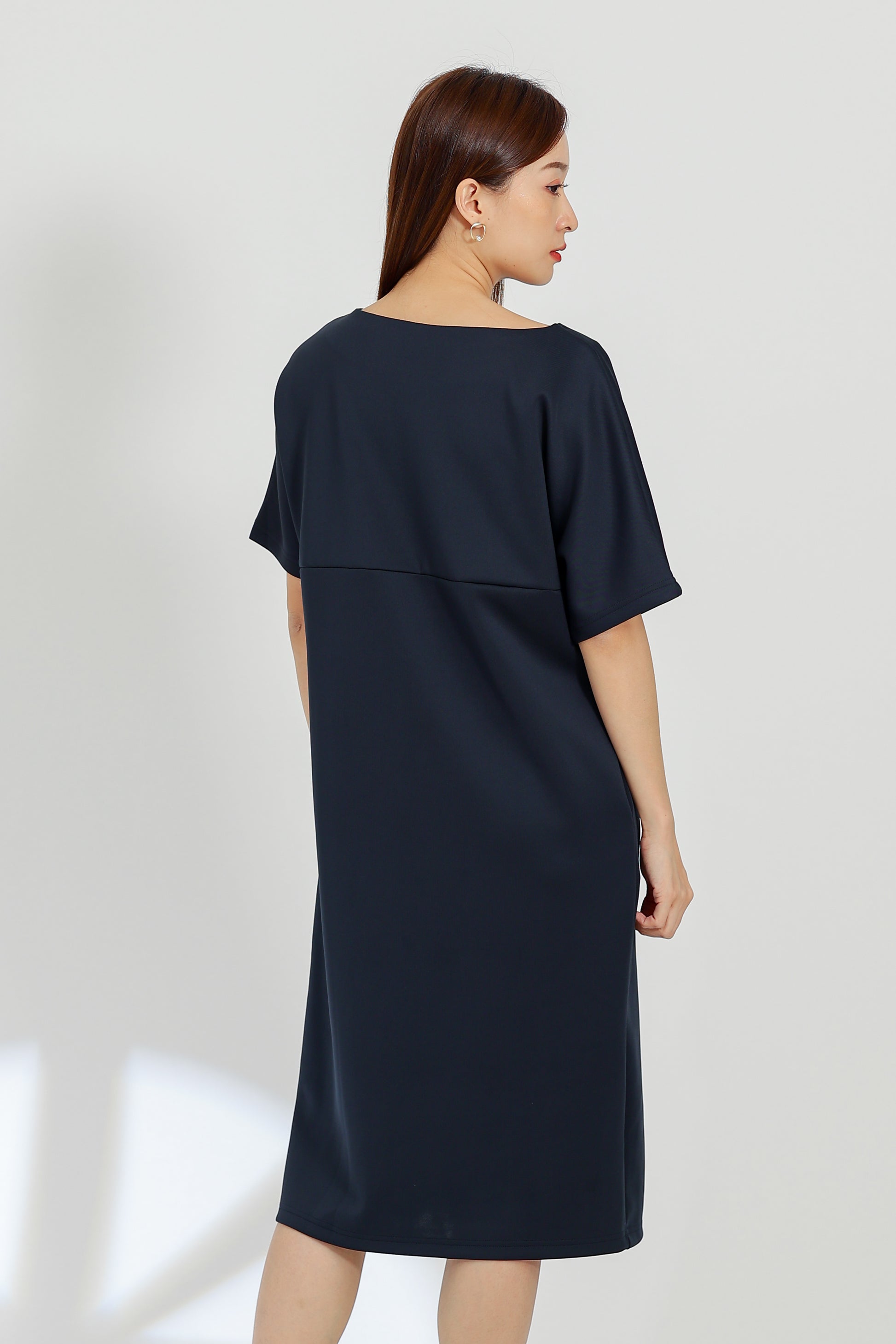 Sarrah Scuba Drape Short Sleeve Dress - Navy