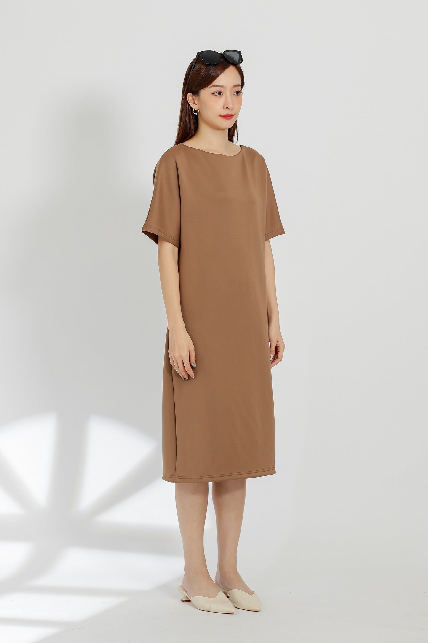 Sarrah Scuba Drape Short Sleeve Dress - Coffee