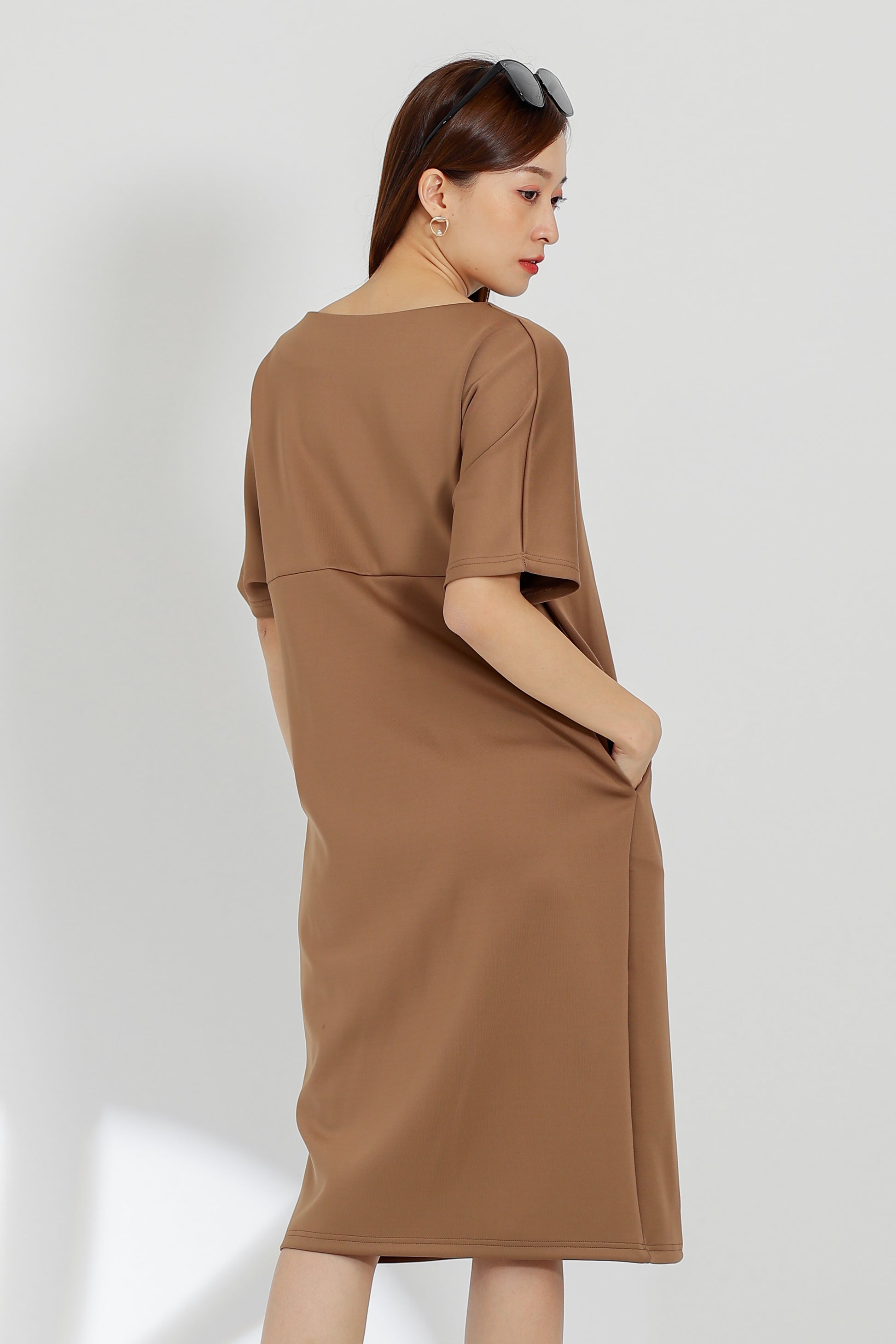 Sarrah Scuba Drape Short Sleeve Dress - Coffee
