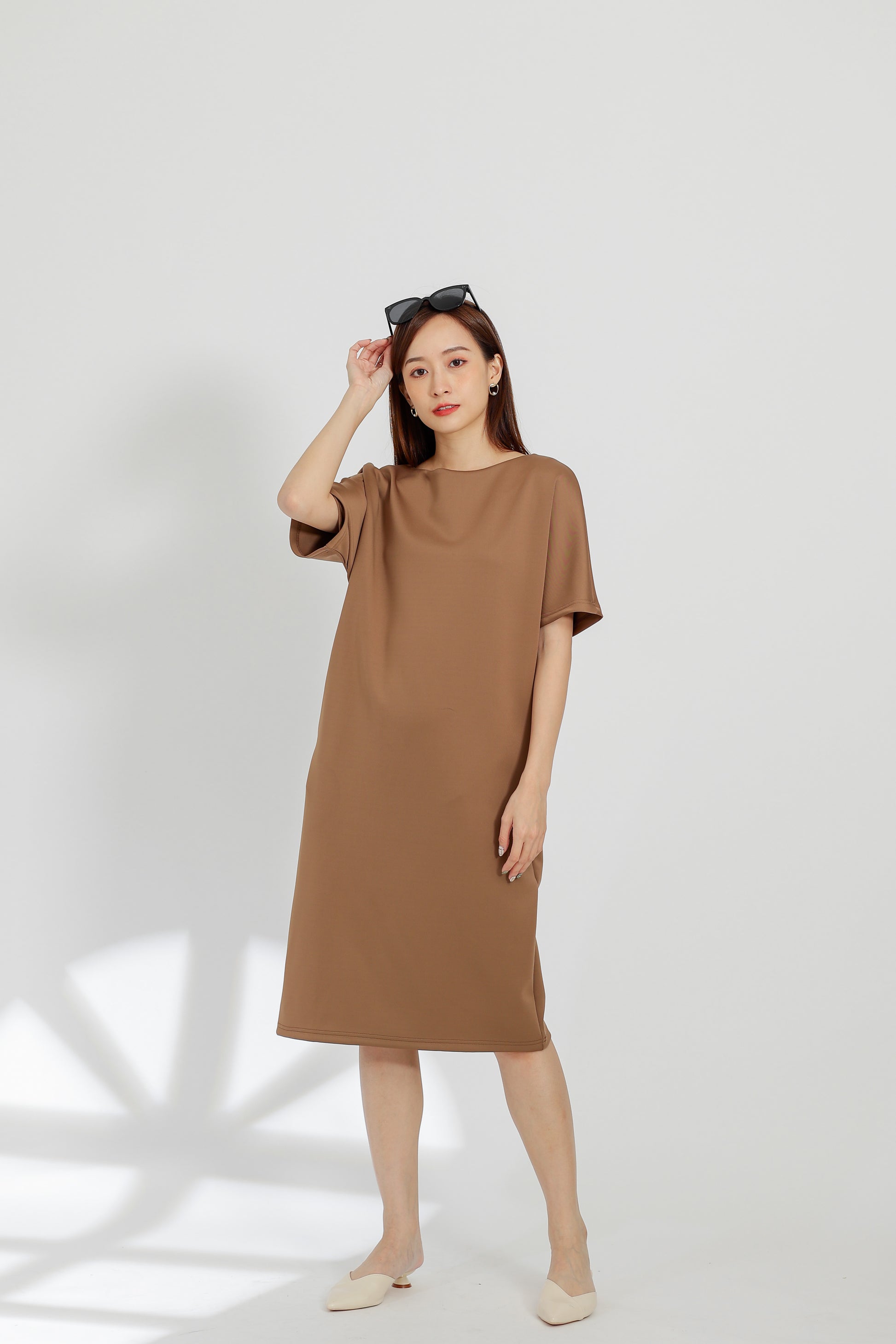 Sarrah Scuba Drape Short Sleeve Dress - Coffee