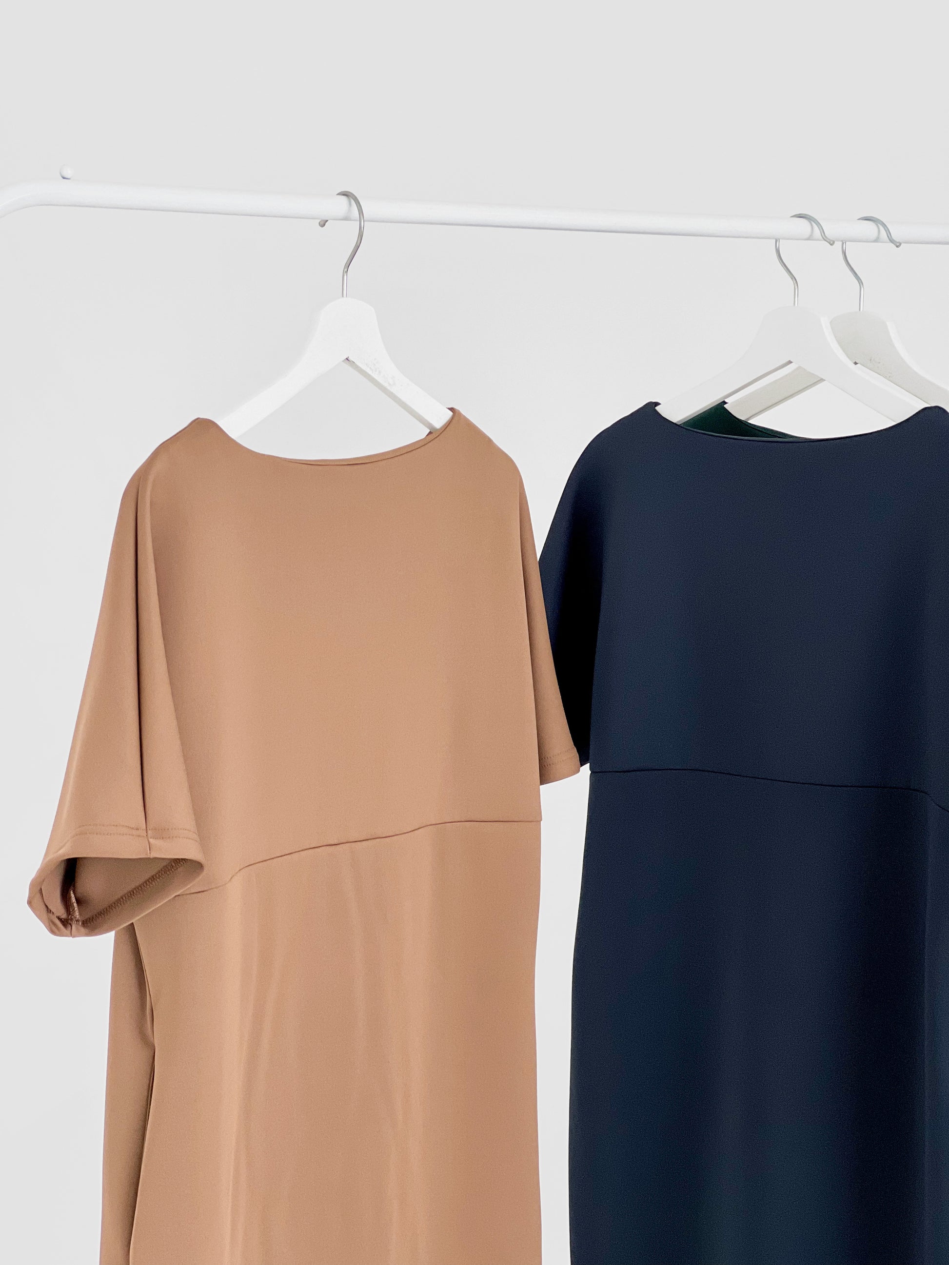 Sarrah Scuba Drape Short Sleeve Dress - Navy