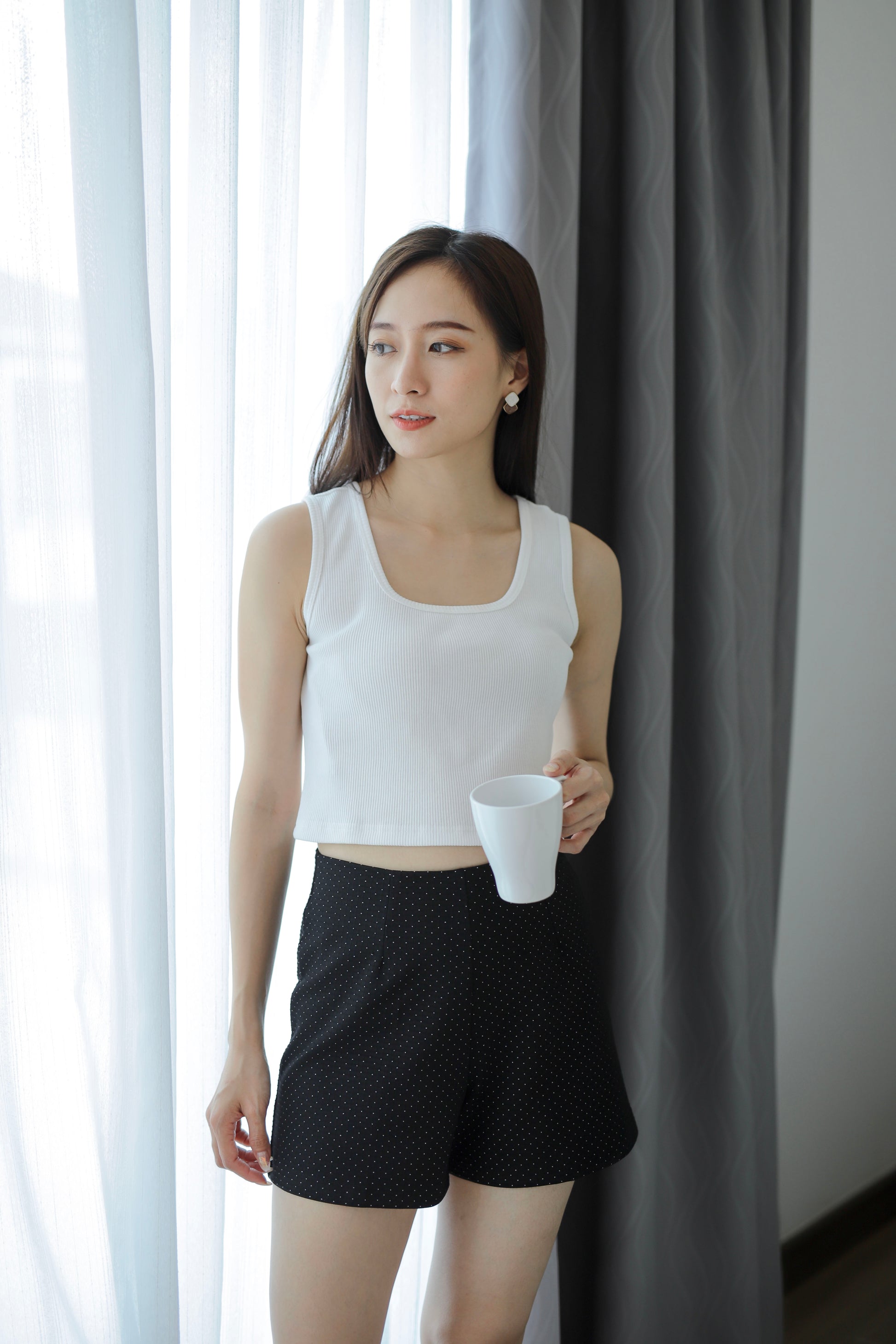 Tessa Everyday Short - Black Polka