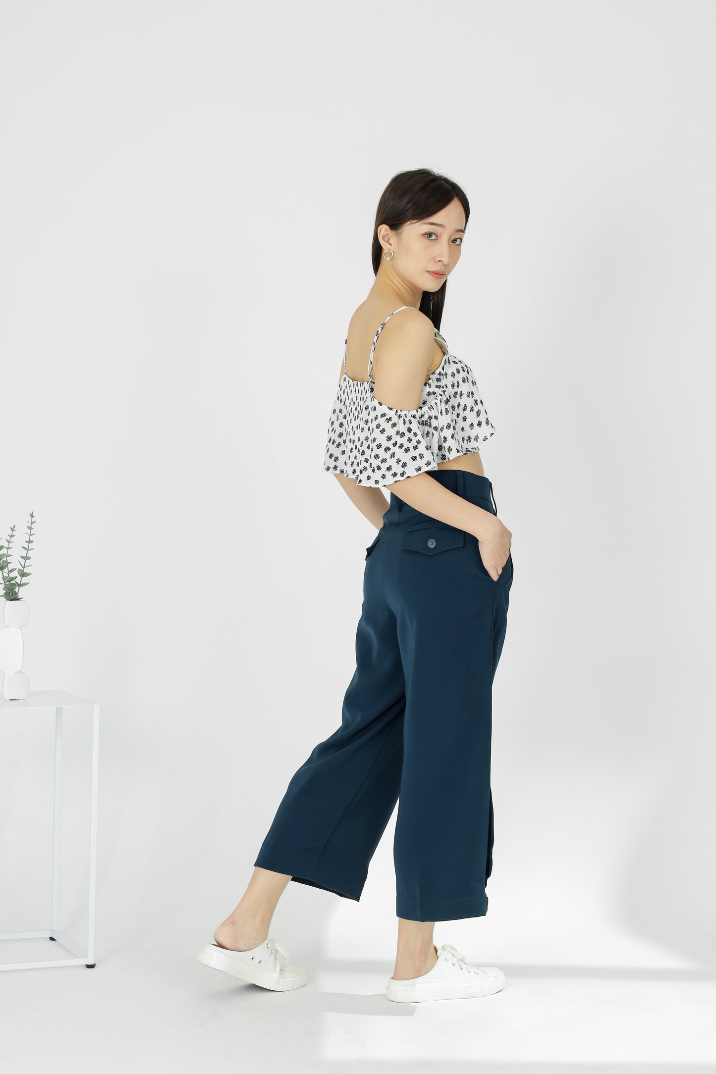 Yasmin Buttoned Pant - Navy