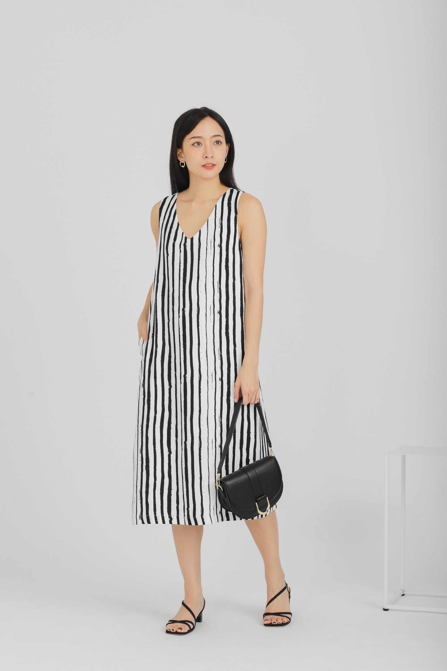 Aerilyn V Neck Shift Dress - Black