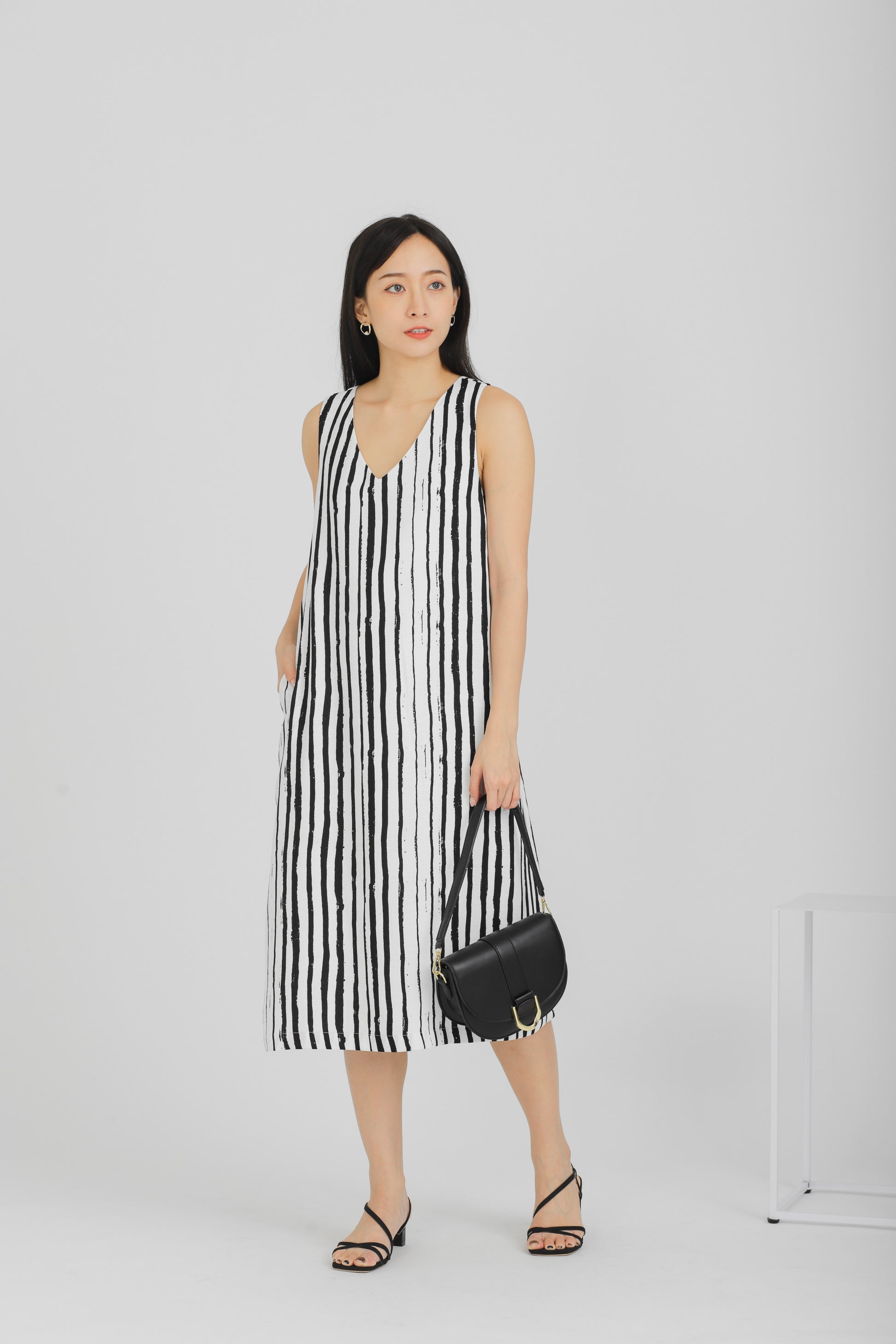 Aerilyn V Neck Shift Dress - Black
