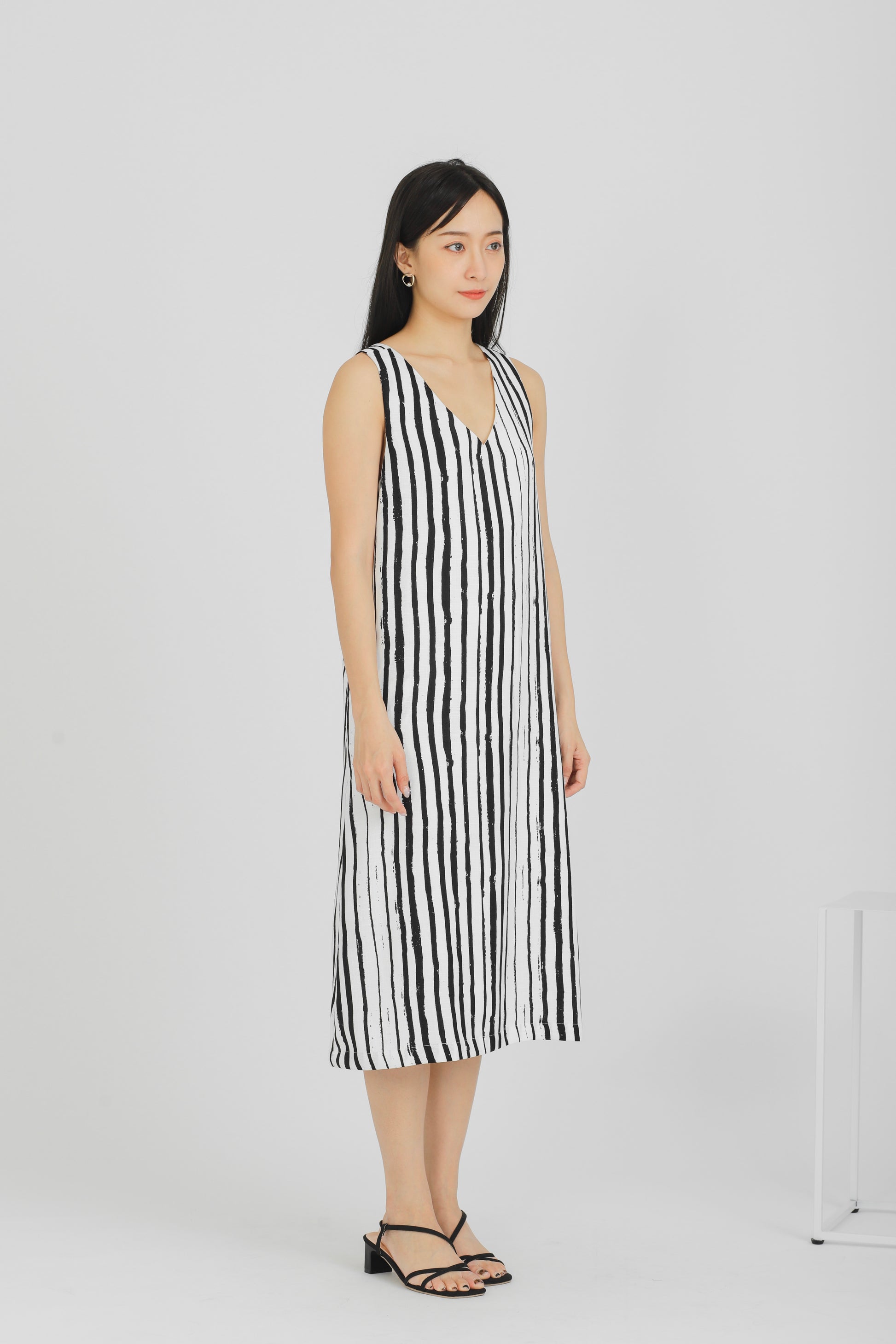 Aerilyn V Neck Shift Dress - Black