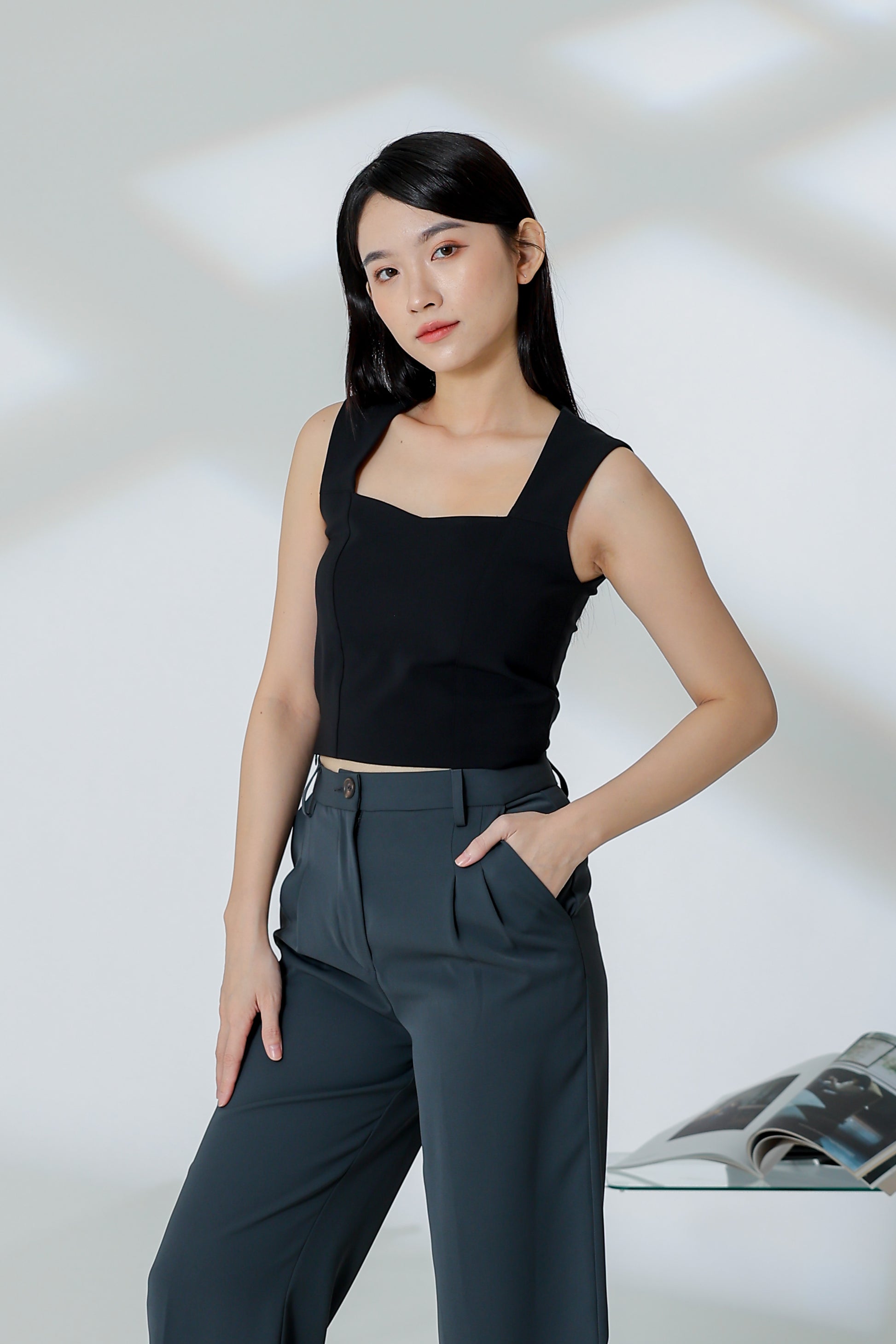 Cora Sweetheart Cropped Top - Black