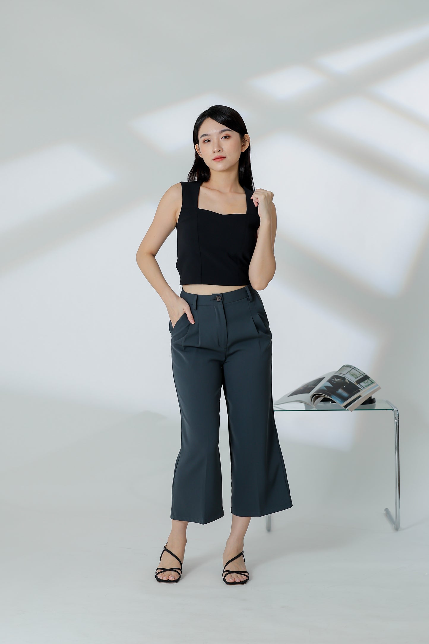 Cora Sweetheart Cropped Top - Black
