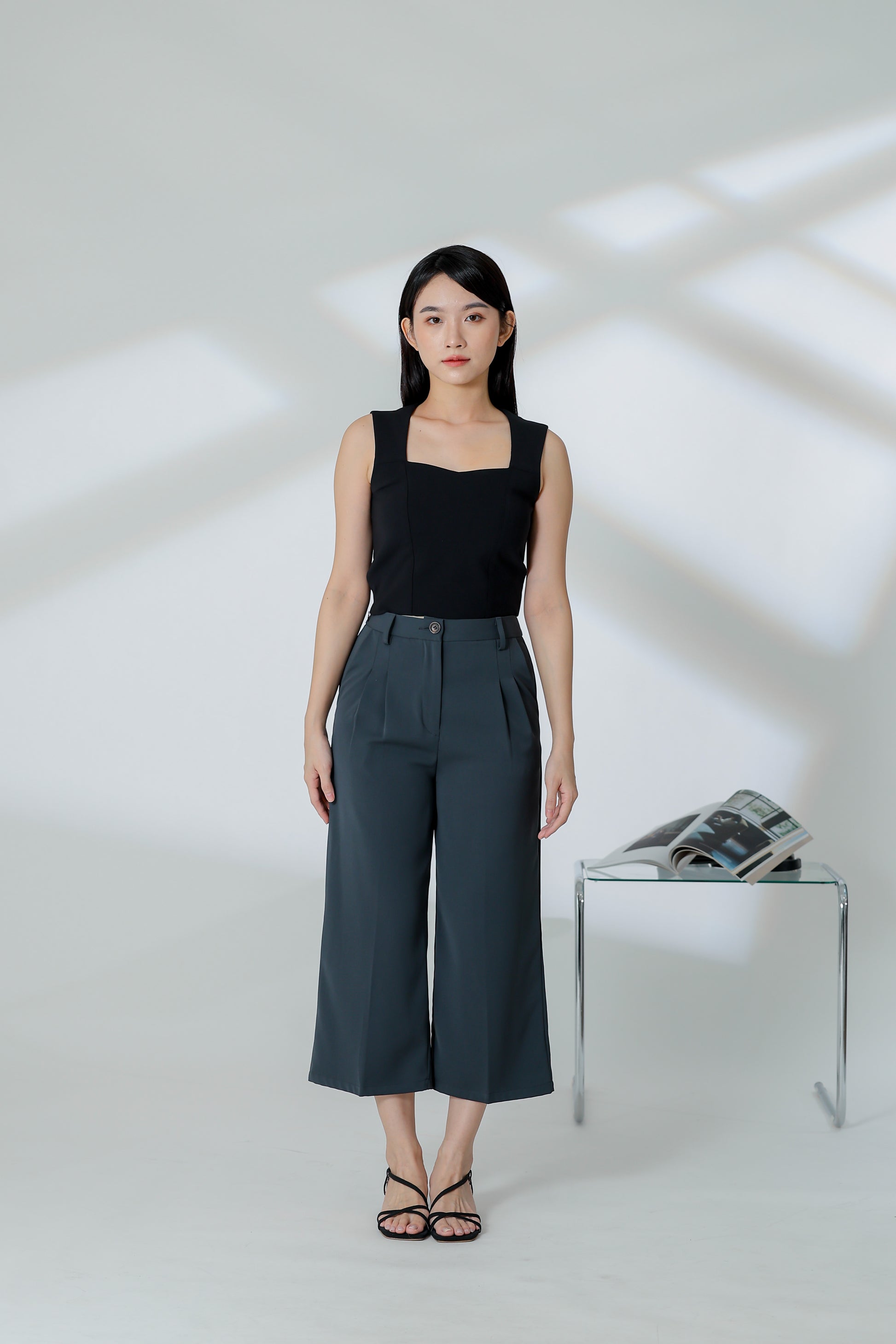 Cora Sweetheart Cropped Top - Black