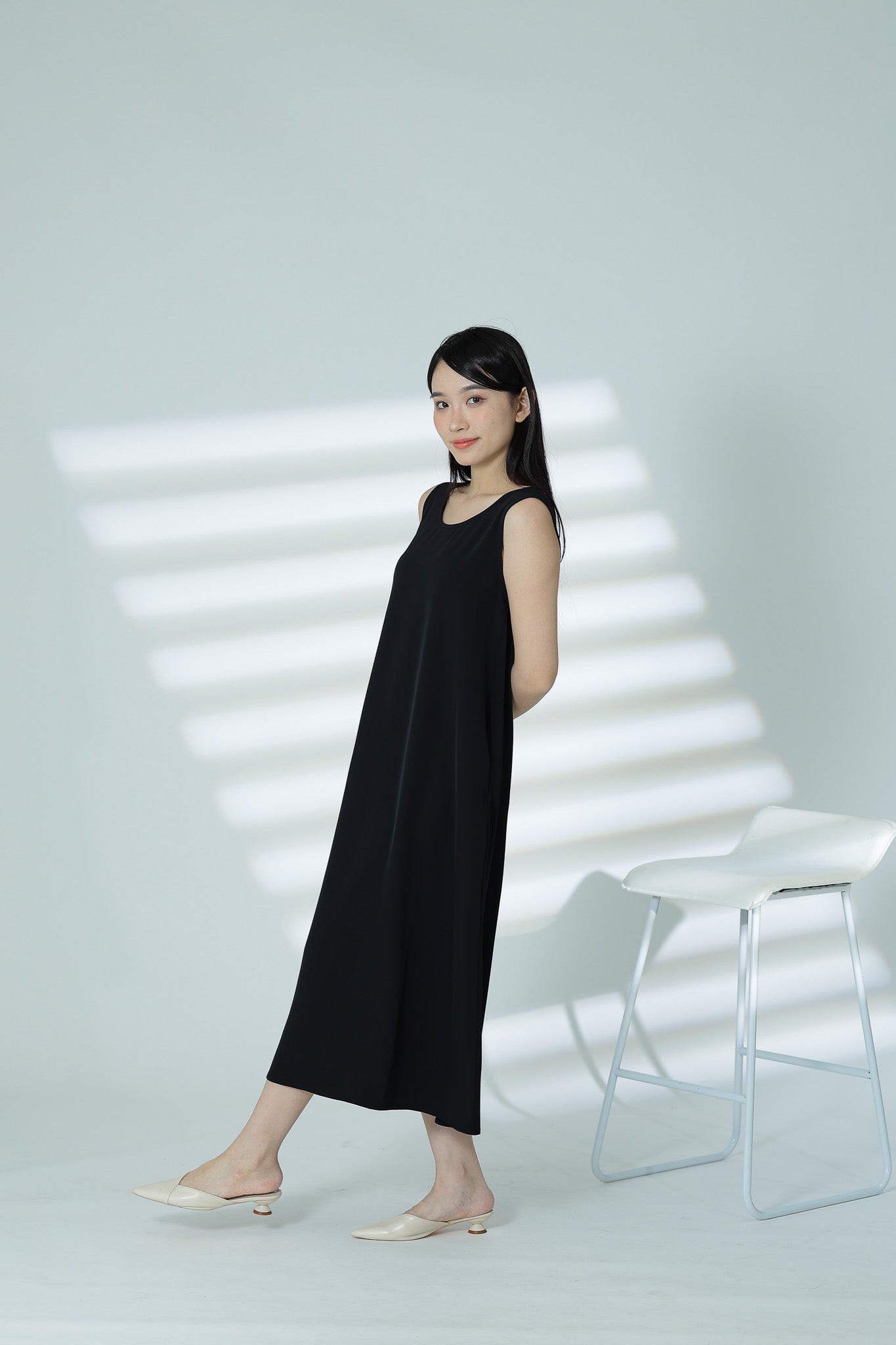 Harva Basic Back Slit Dress - Black