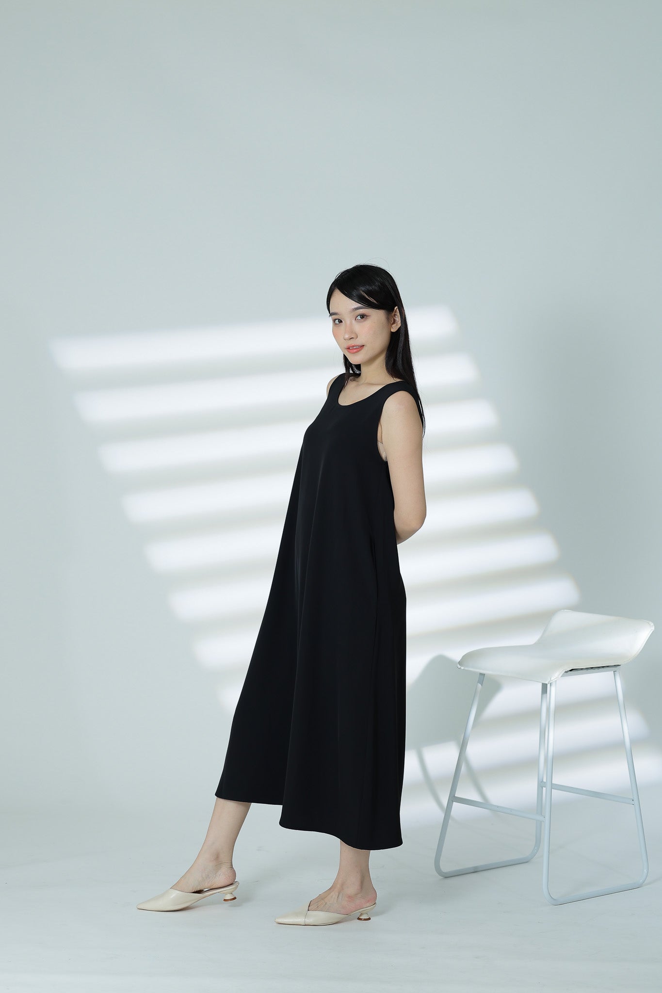 Harva Basic Back Slit Dress - Black