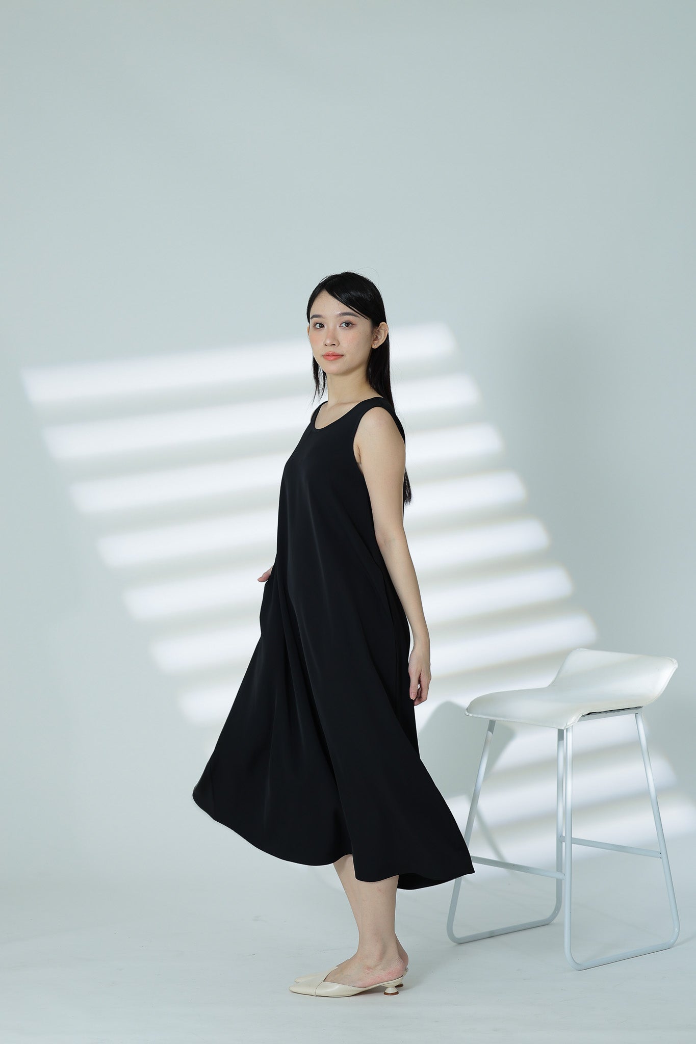 Harva Basic Back Slit Dress - Black