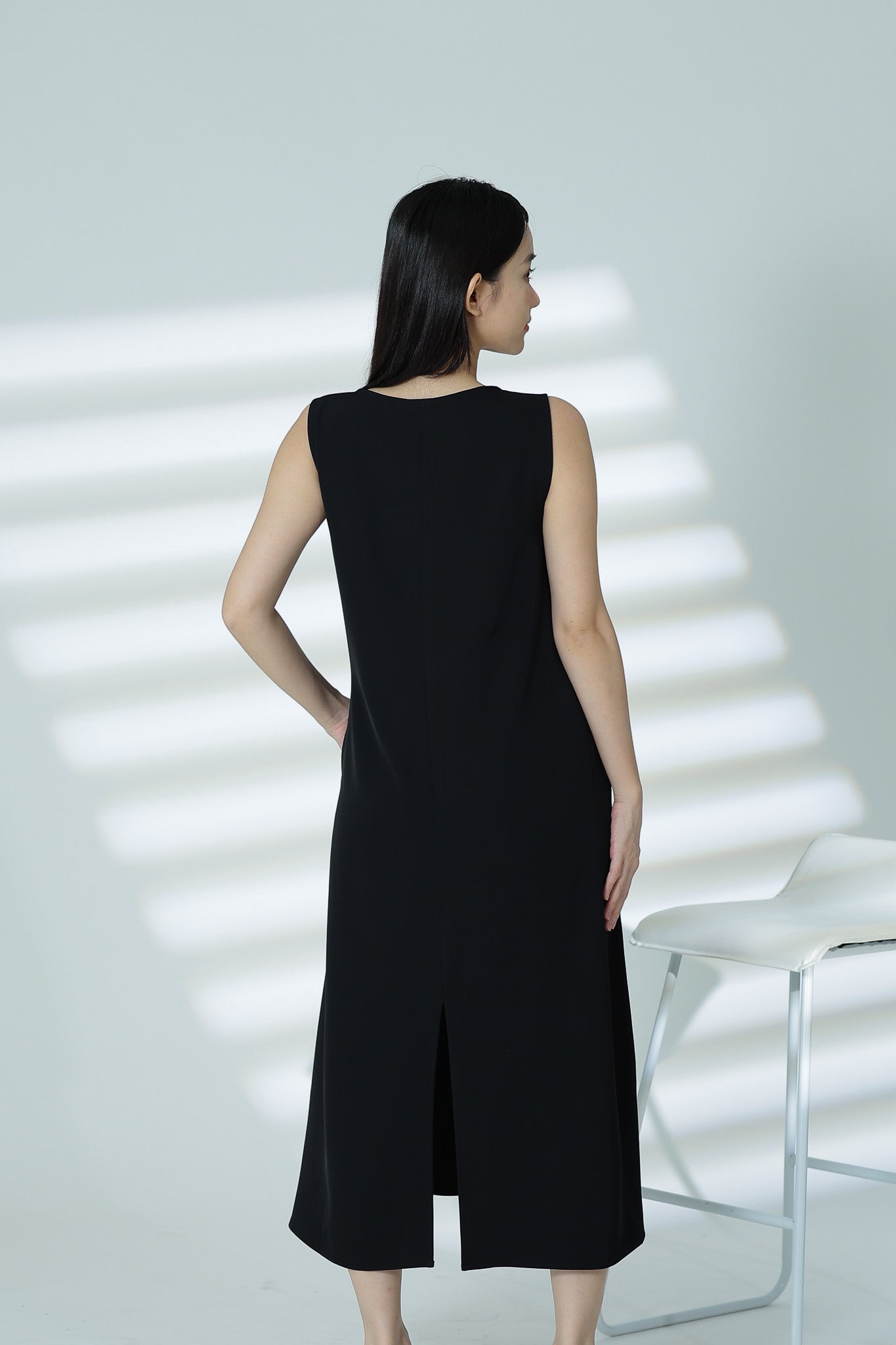 Harva Basic Back Slit Dress - Black