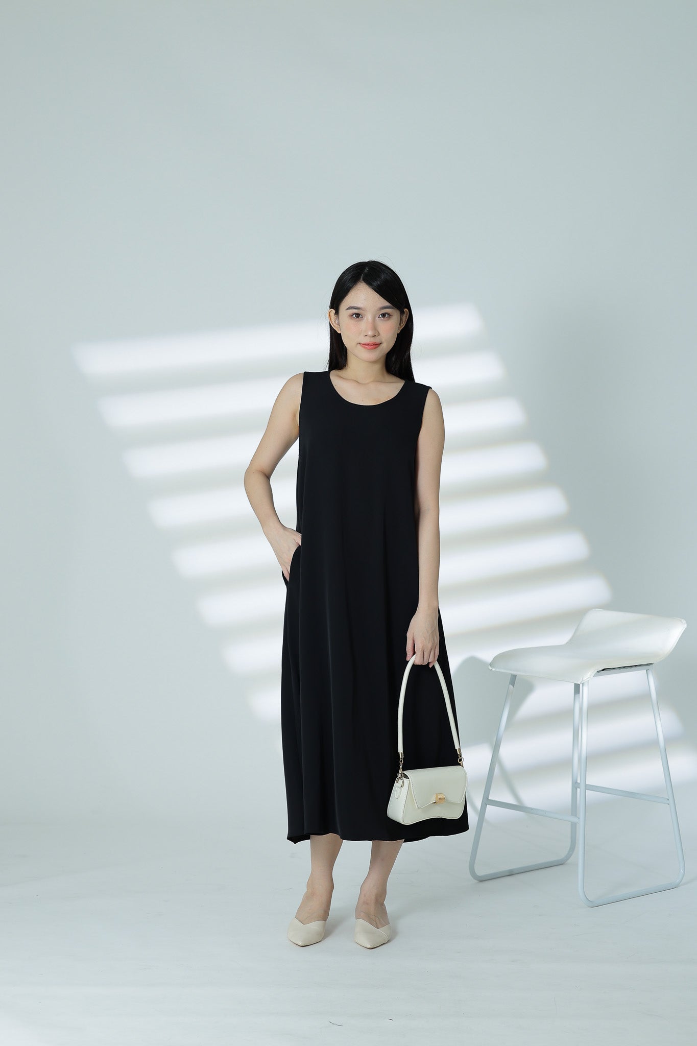 Harva Basic Back Slit Dress - Black