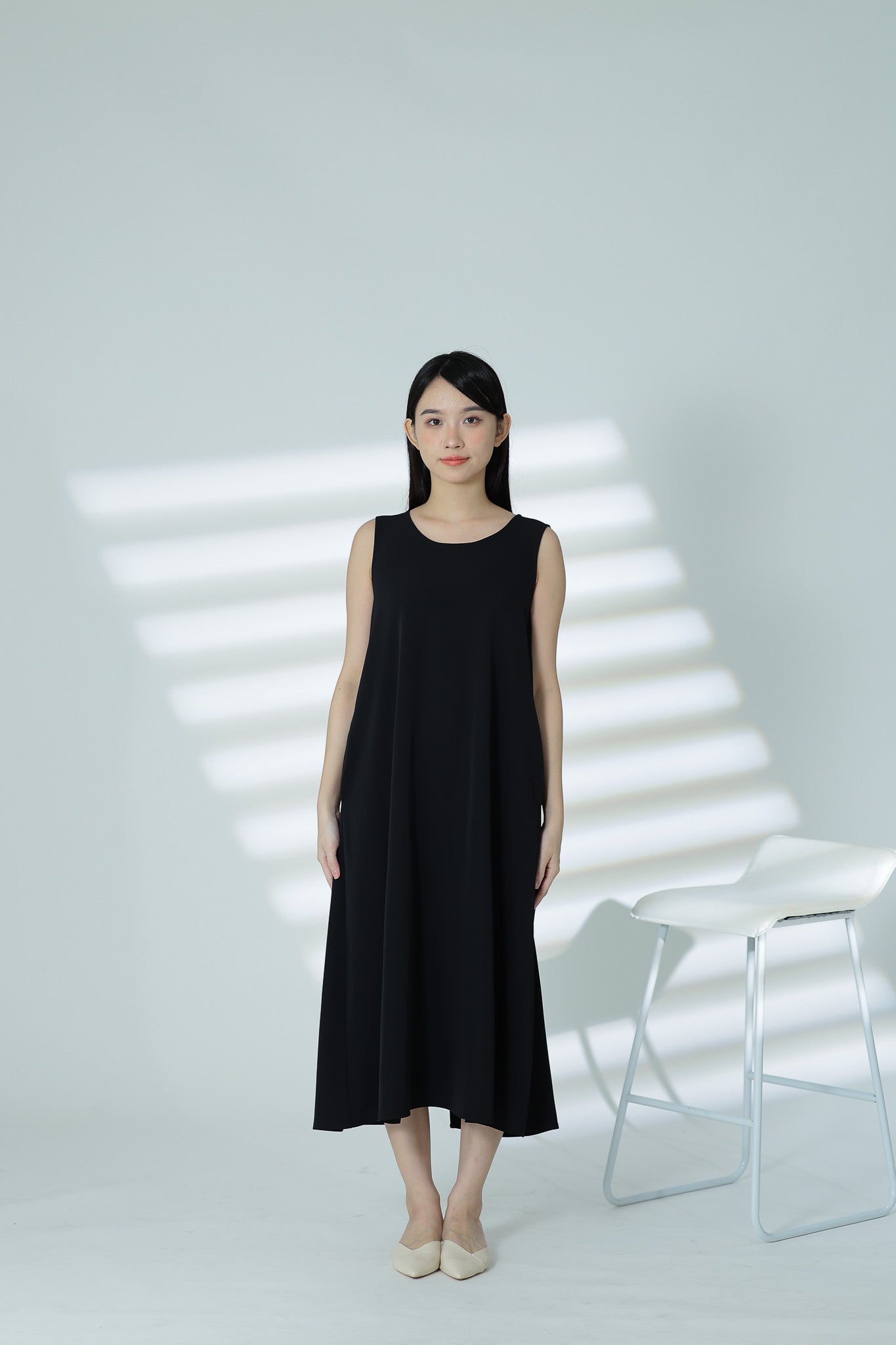 Harva Basic Back Slit Dress - Black