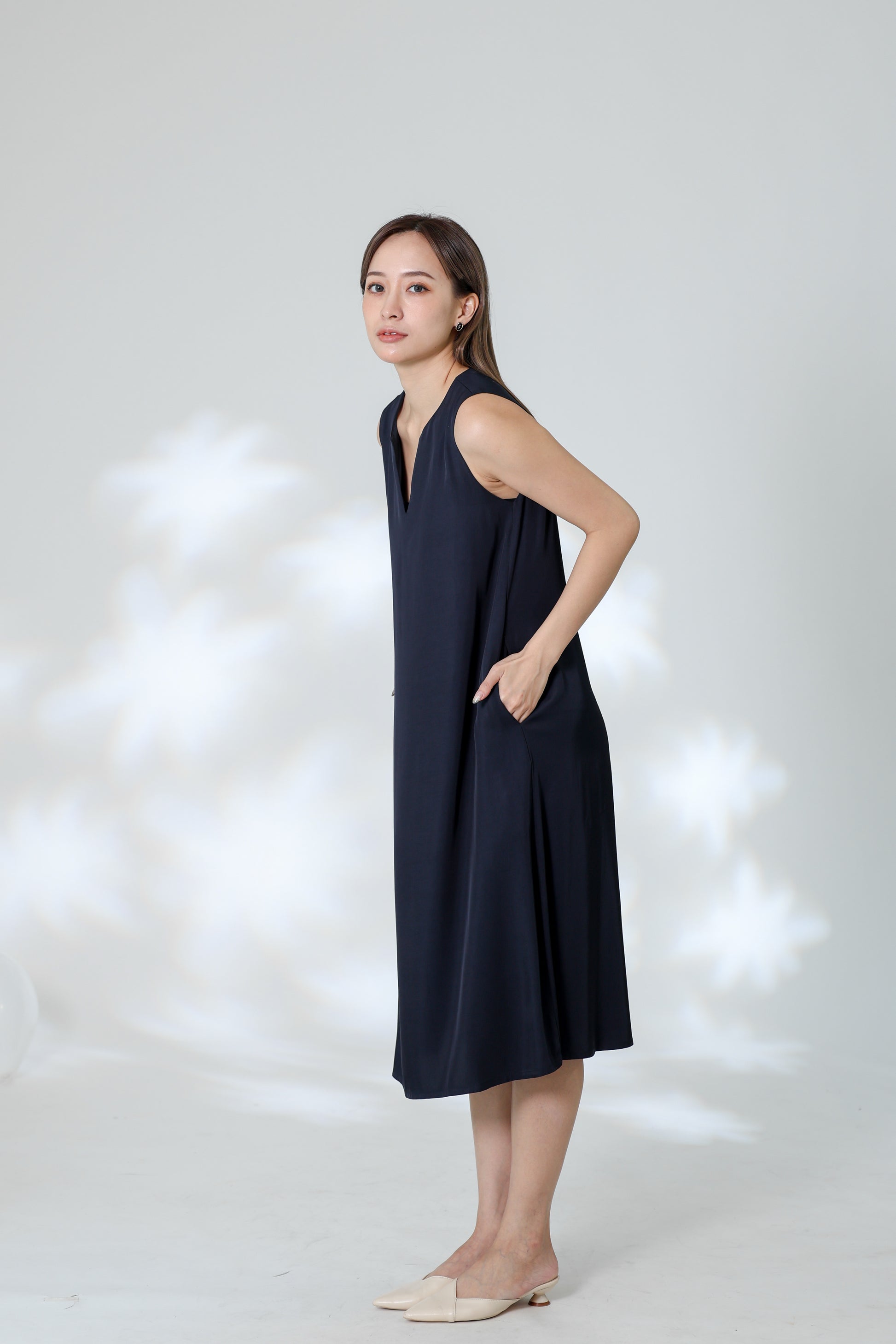 Huda V Cut Midi Dress - Navy
