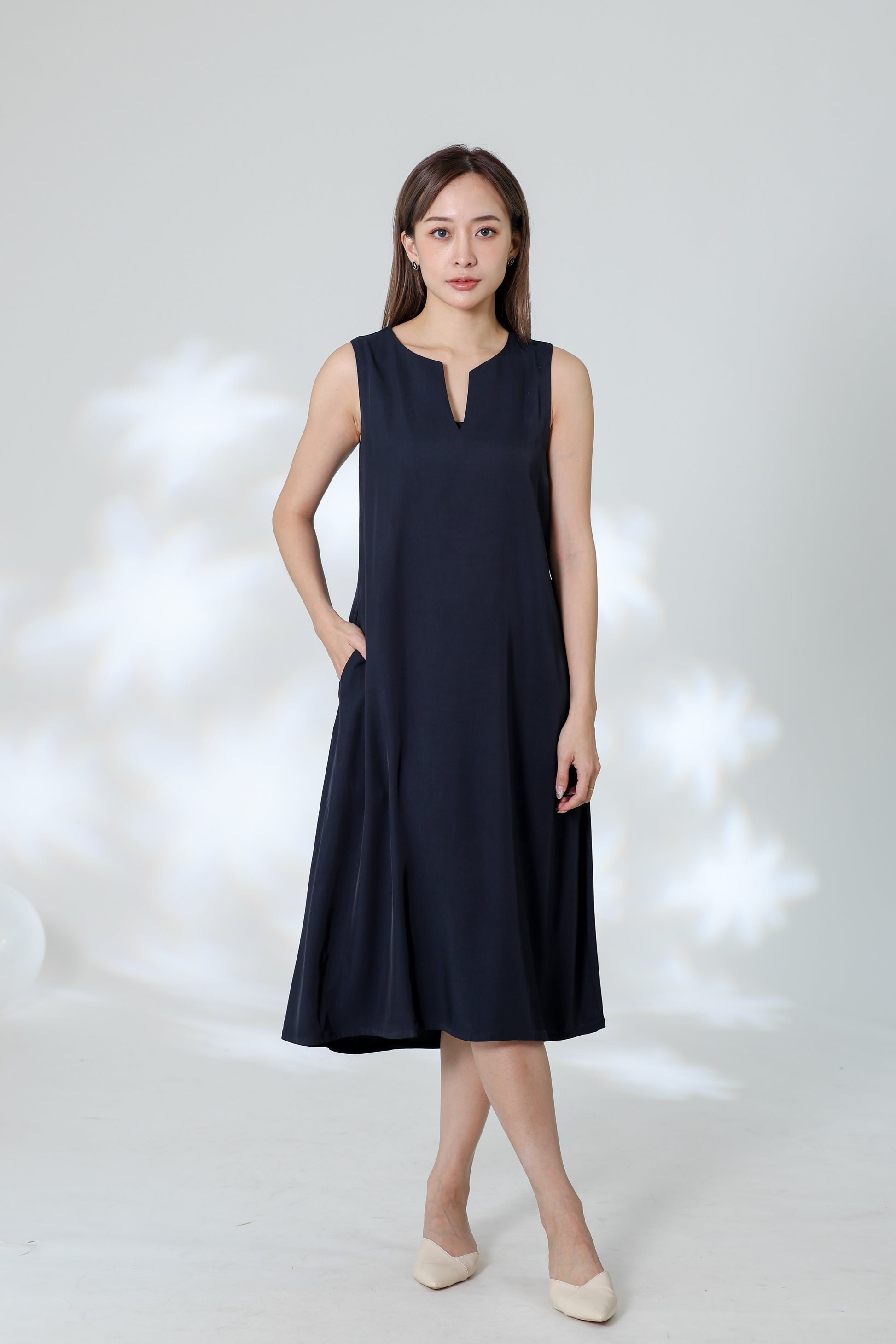Huda V Cut Midi Dress - Navy