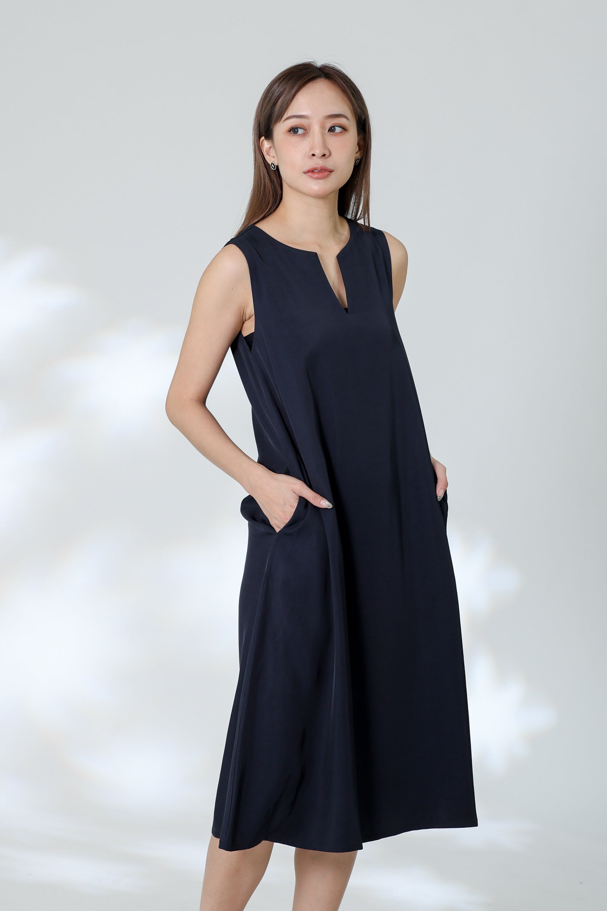 Huda V Cut Midi Dress - Navy