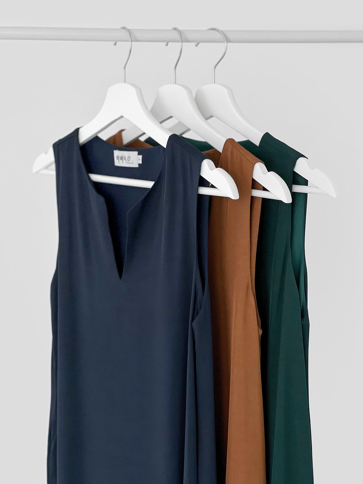 Huda V Cut Midi Dress - Navy