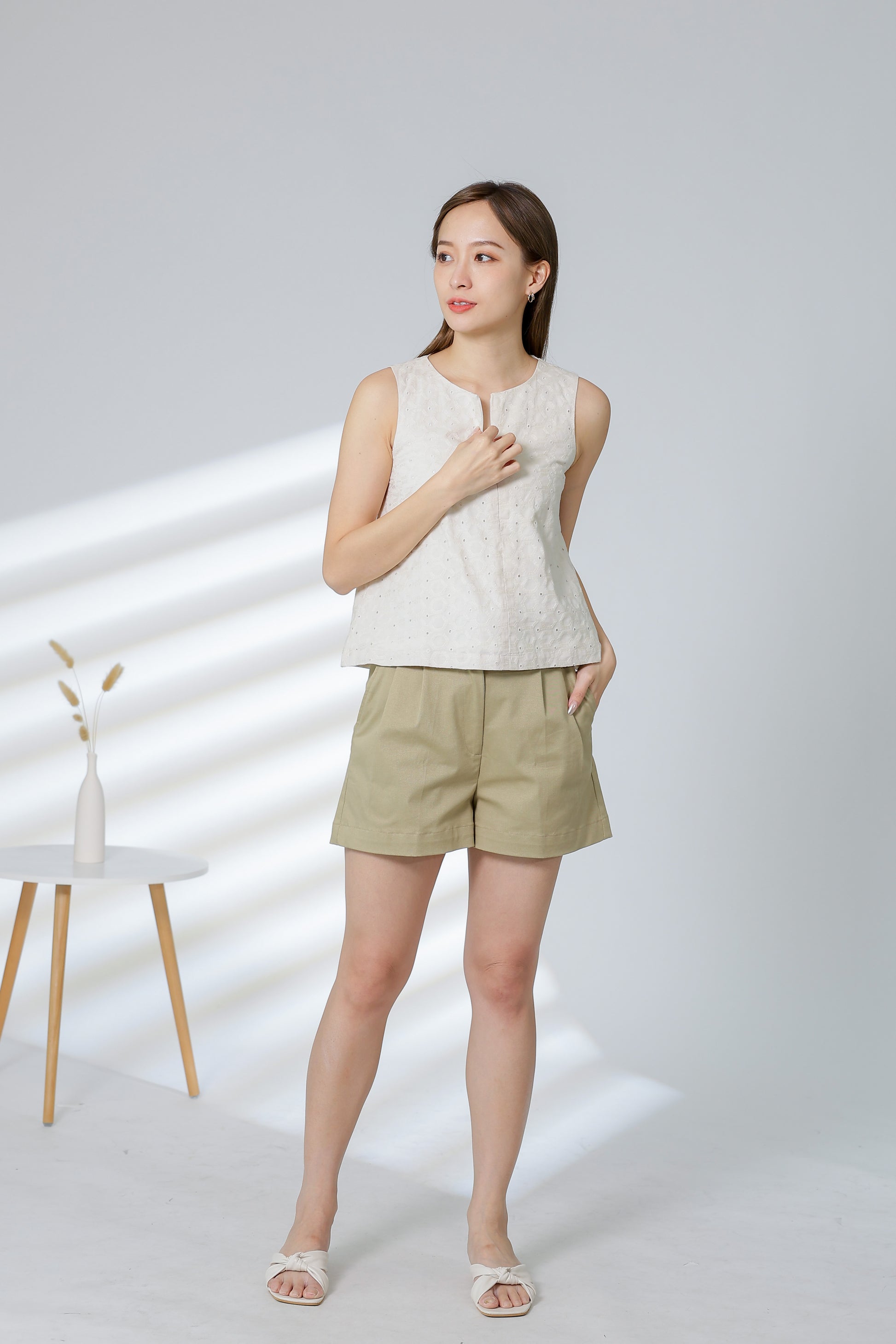 Isabel Zipper Round Neck - Stone