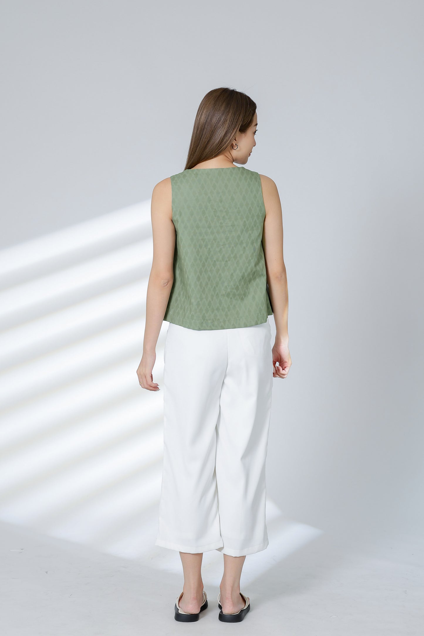 Isabel Zipper Round Neck - Sage