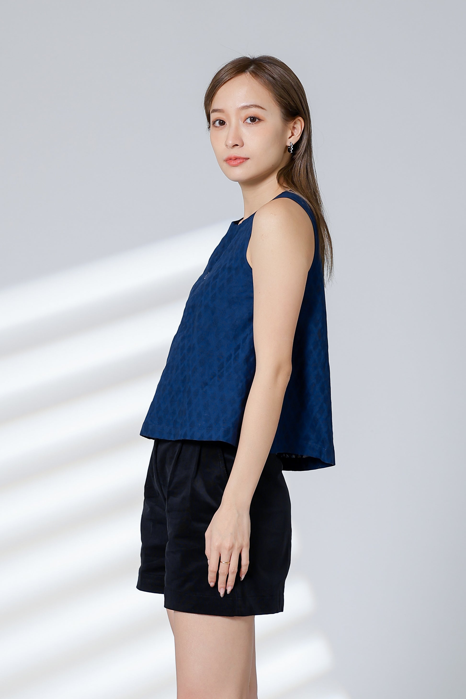Isabel Zipper Round Neck - Navy